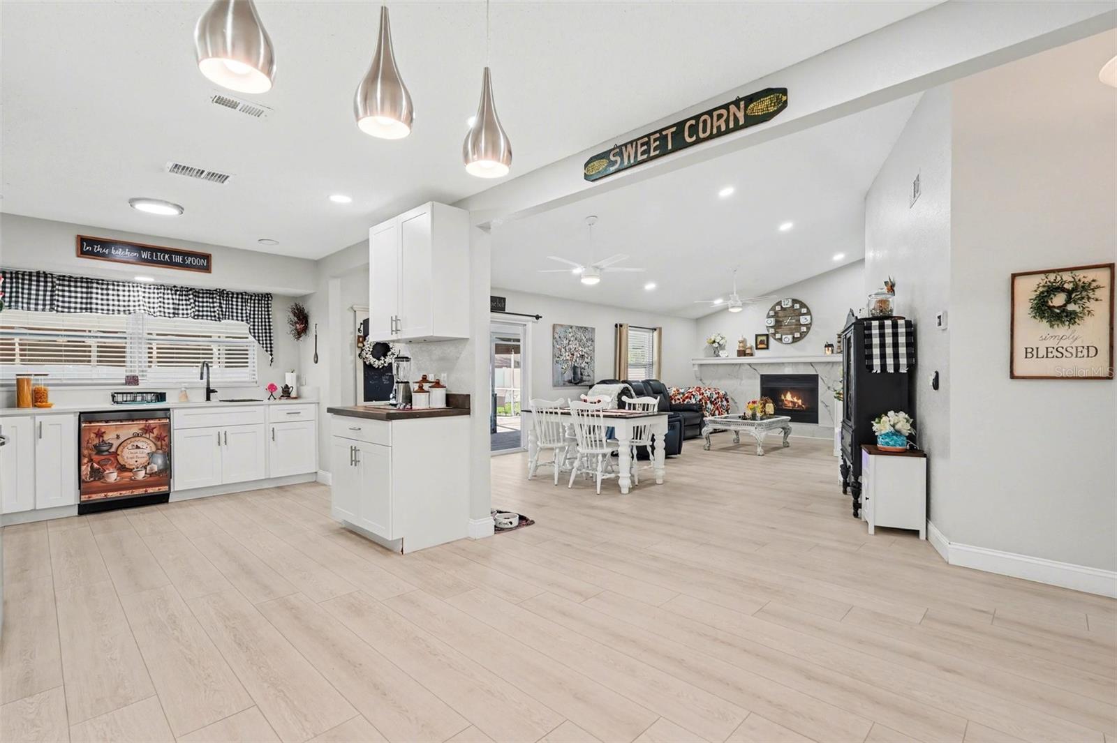 Listing photo id 7 for 7547 Landmark Drive