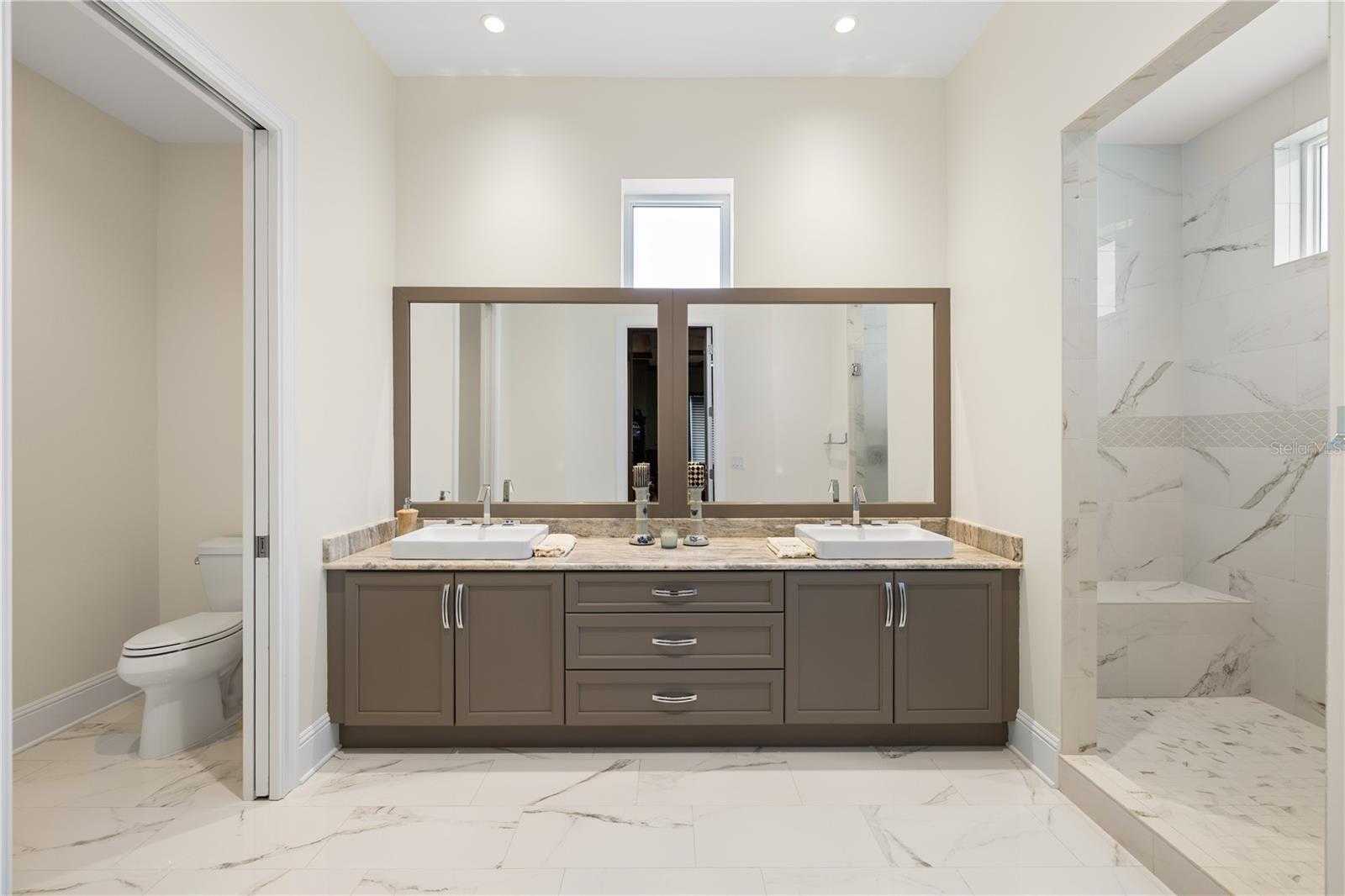 Image 18 of 30 For 1 Palm Terrace 604