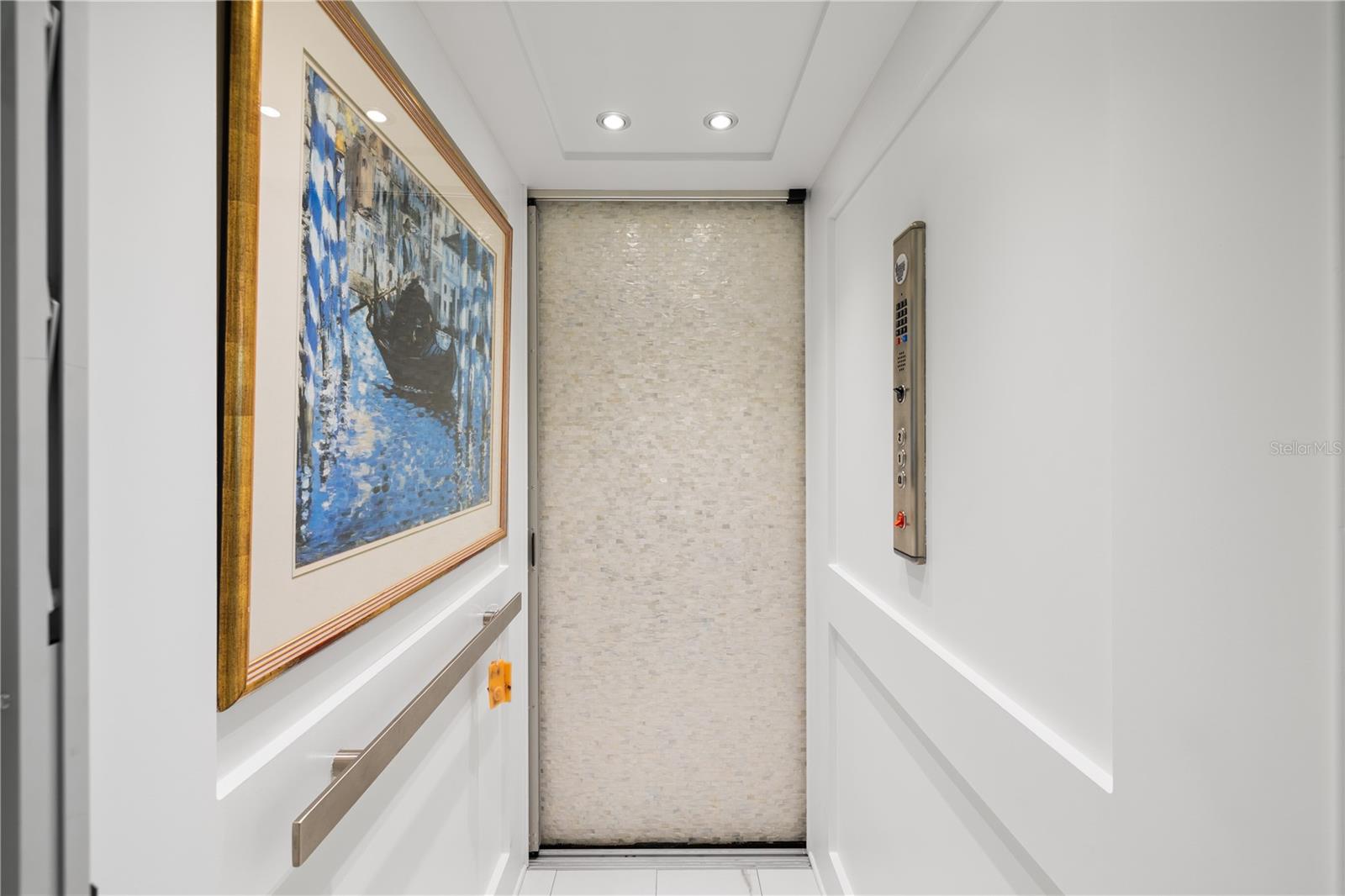 Image 19 of 30 For 1 Palm Terrace 604