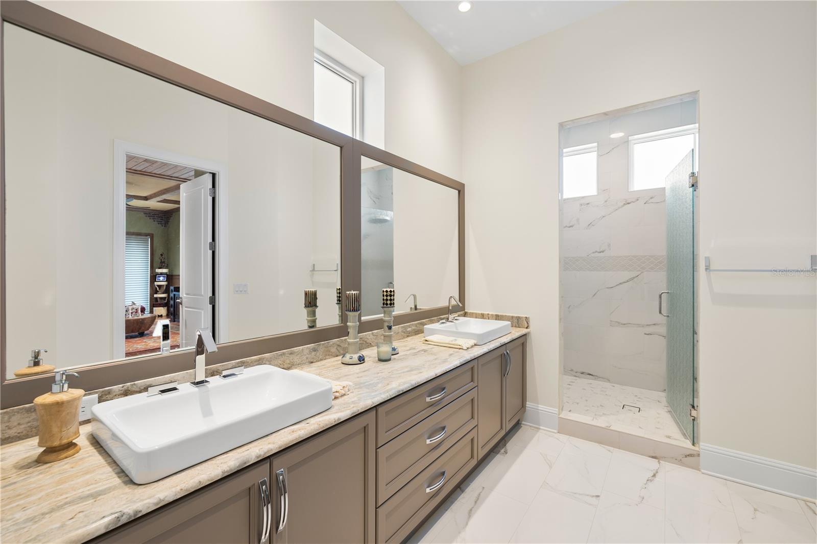 Image 25 of 30 For 1 Palm Terrace 604