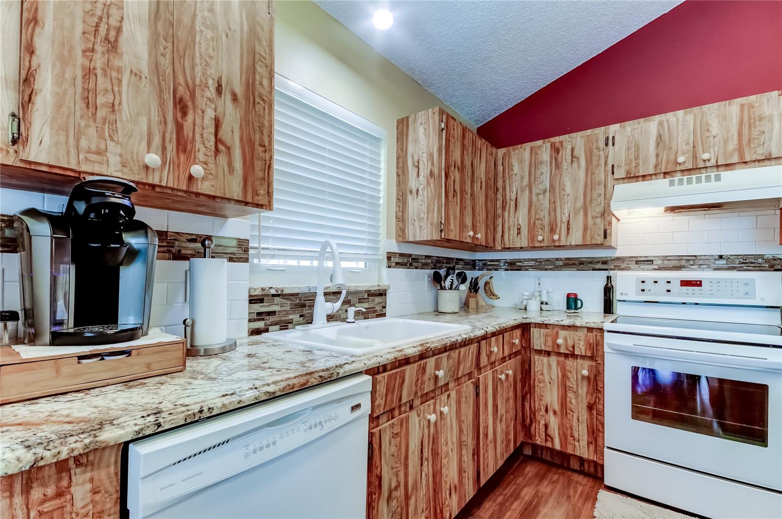 Image 28 of 65 For 10290 Oasis Palm Drive