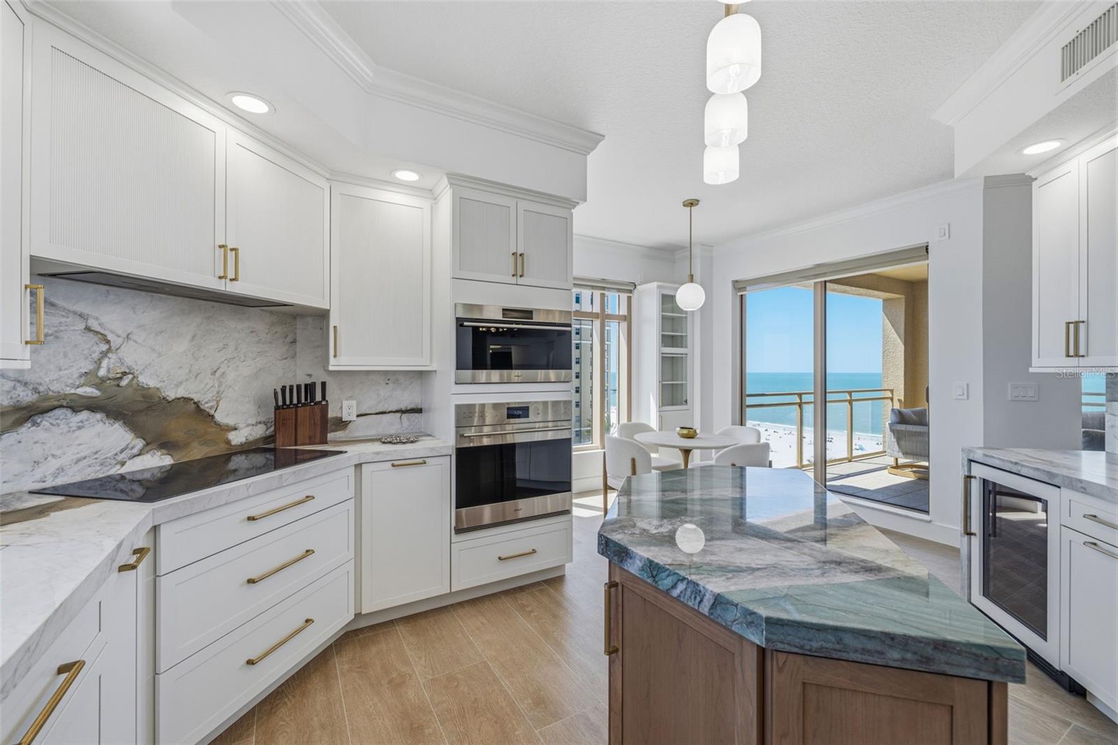 Image 10 of 47 For 11 Baymont Street 907