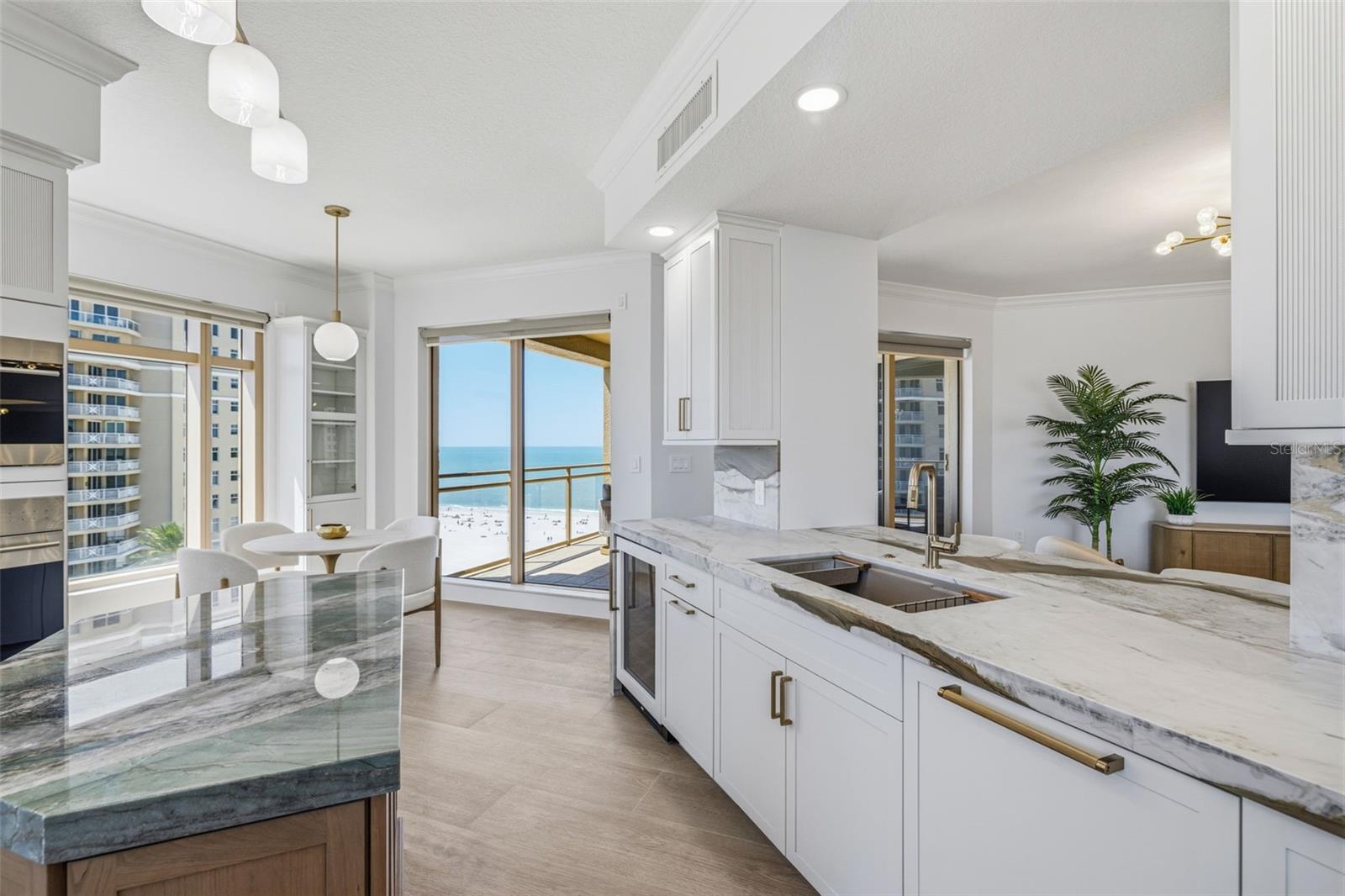 Image 11 of 47 For 11 Baymont Street 907