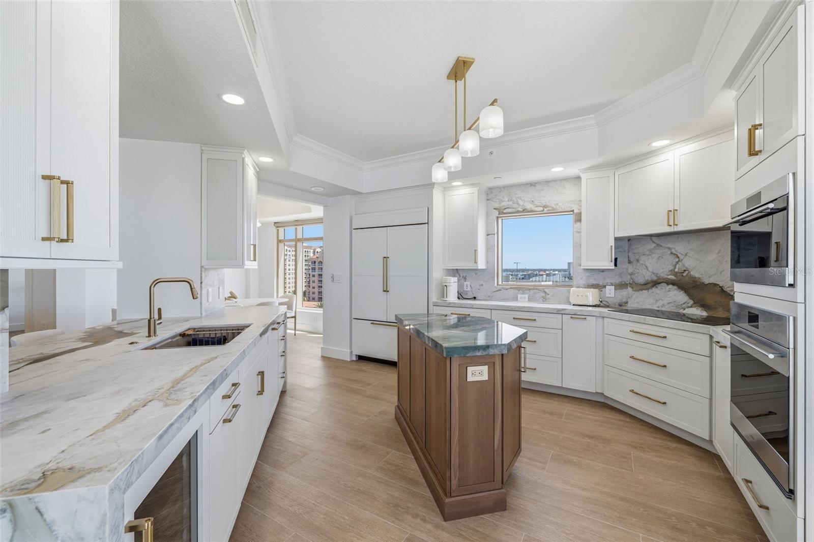 Image 12 of 47 For 11 Baymont Street 907