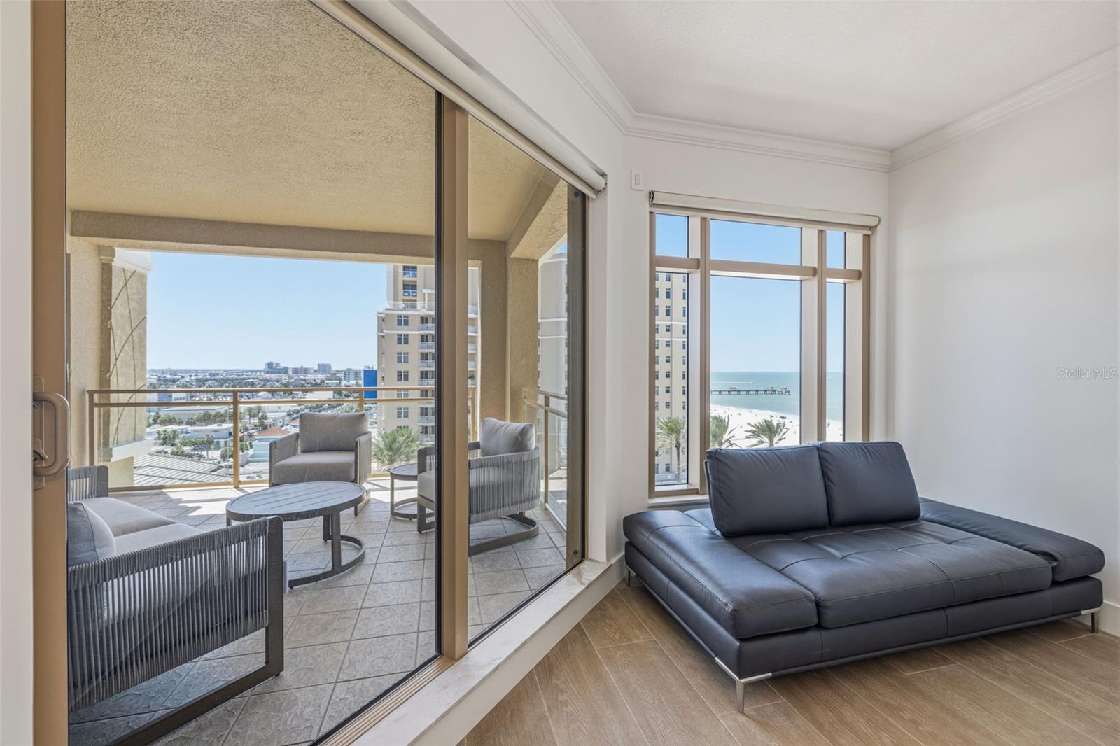 Image 18 of 47 For 11 Baymont Street 907