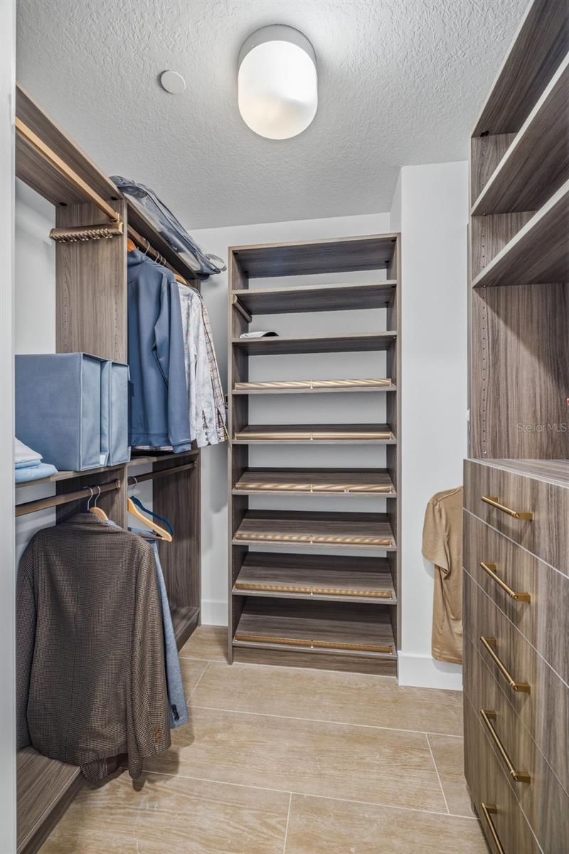 Image 20 of 47 For 11 Baymont Street 907