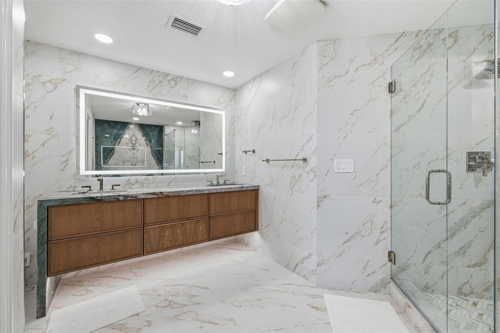 Image 22 of 47 For 11 Baymont Street 907