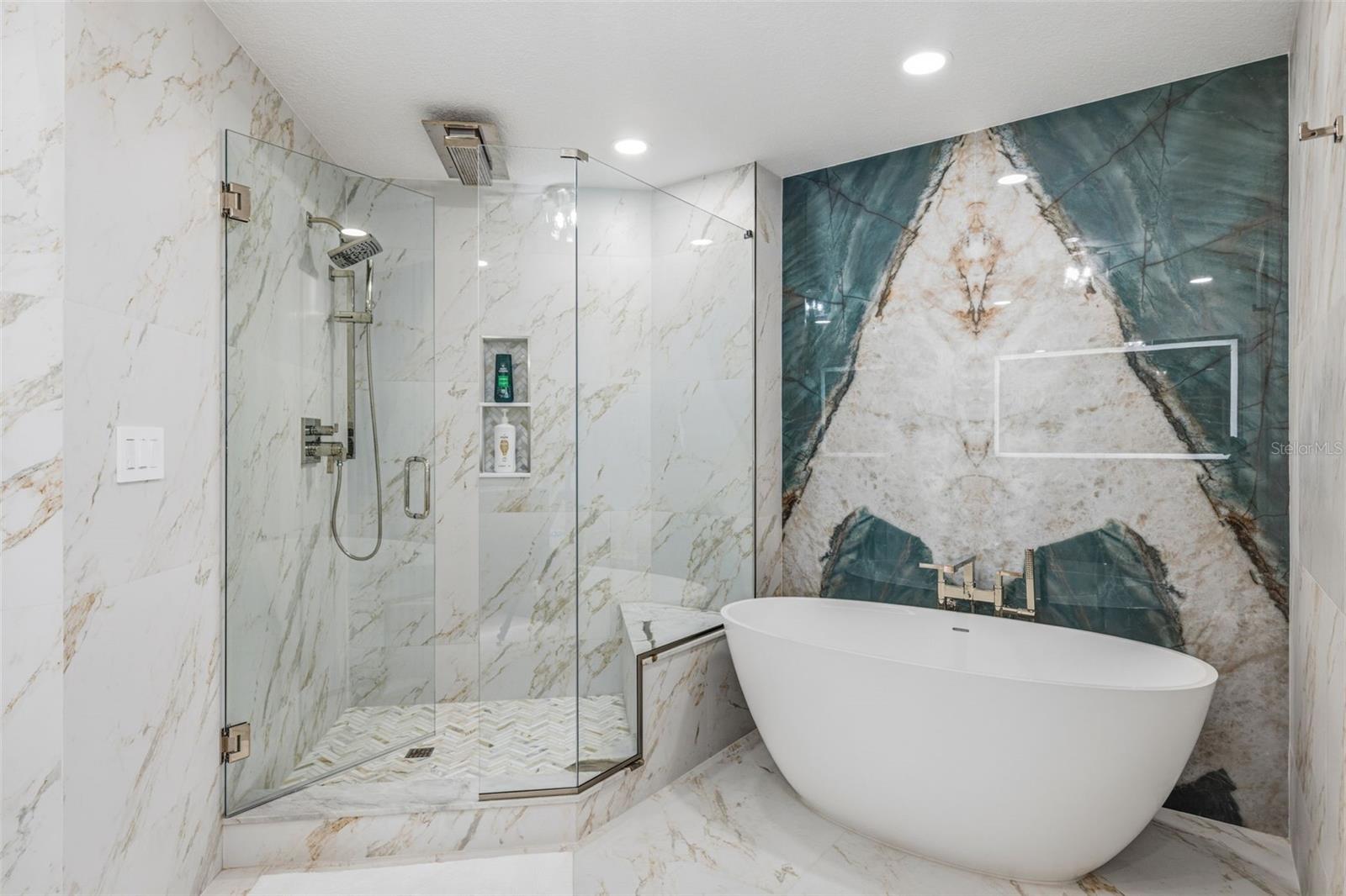 Image 23 of 47 For 11 Baymont Street 907