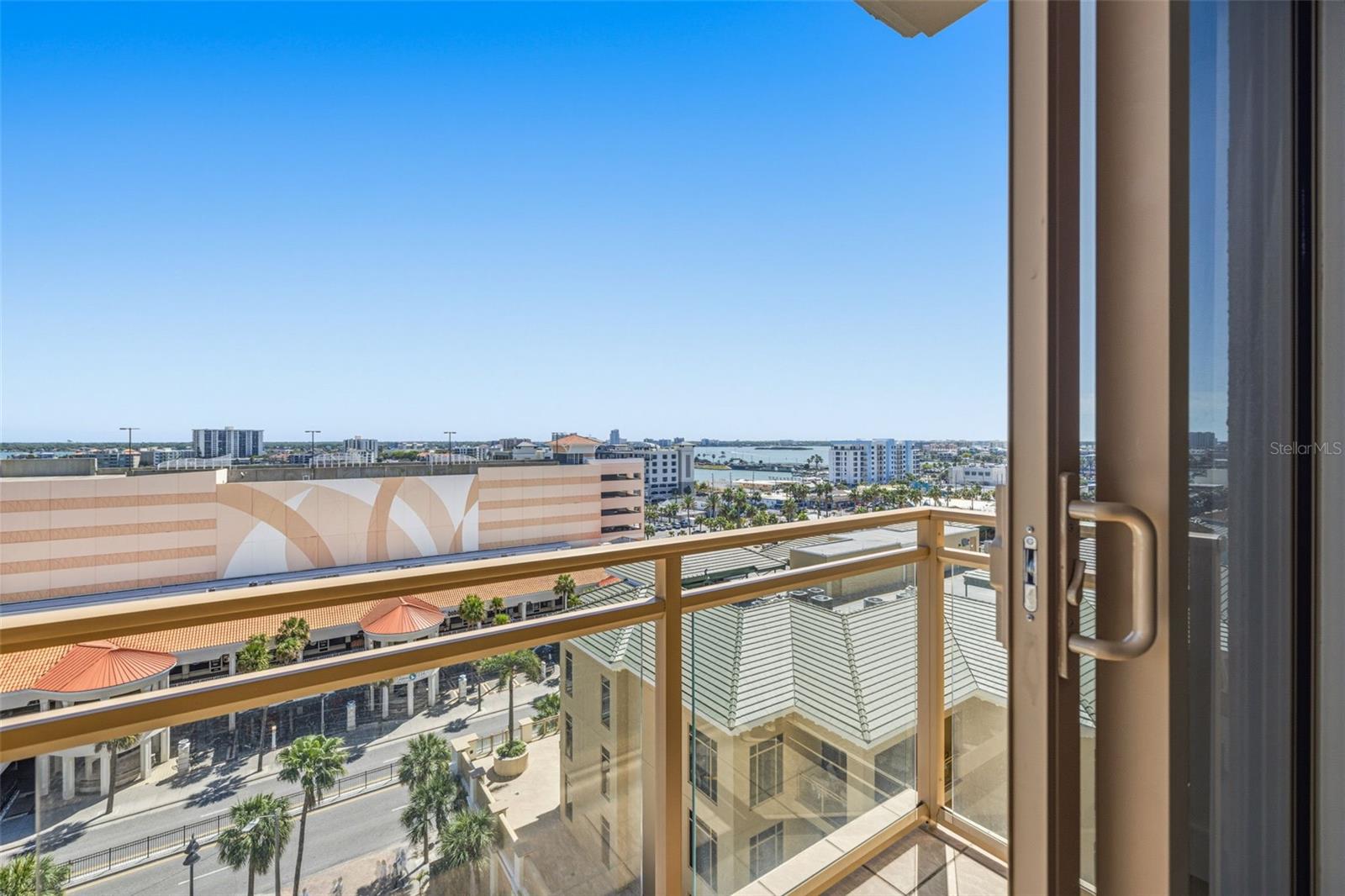 Image 25 of 47 For 11 Baymont Street 907