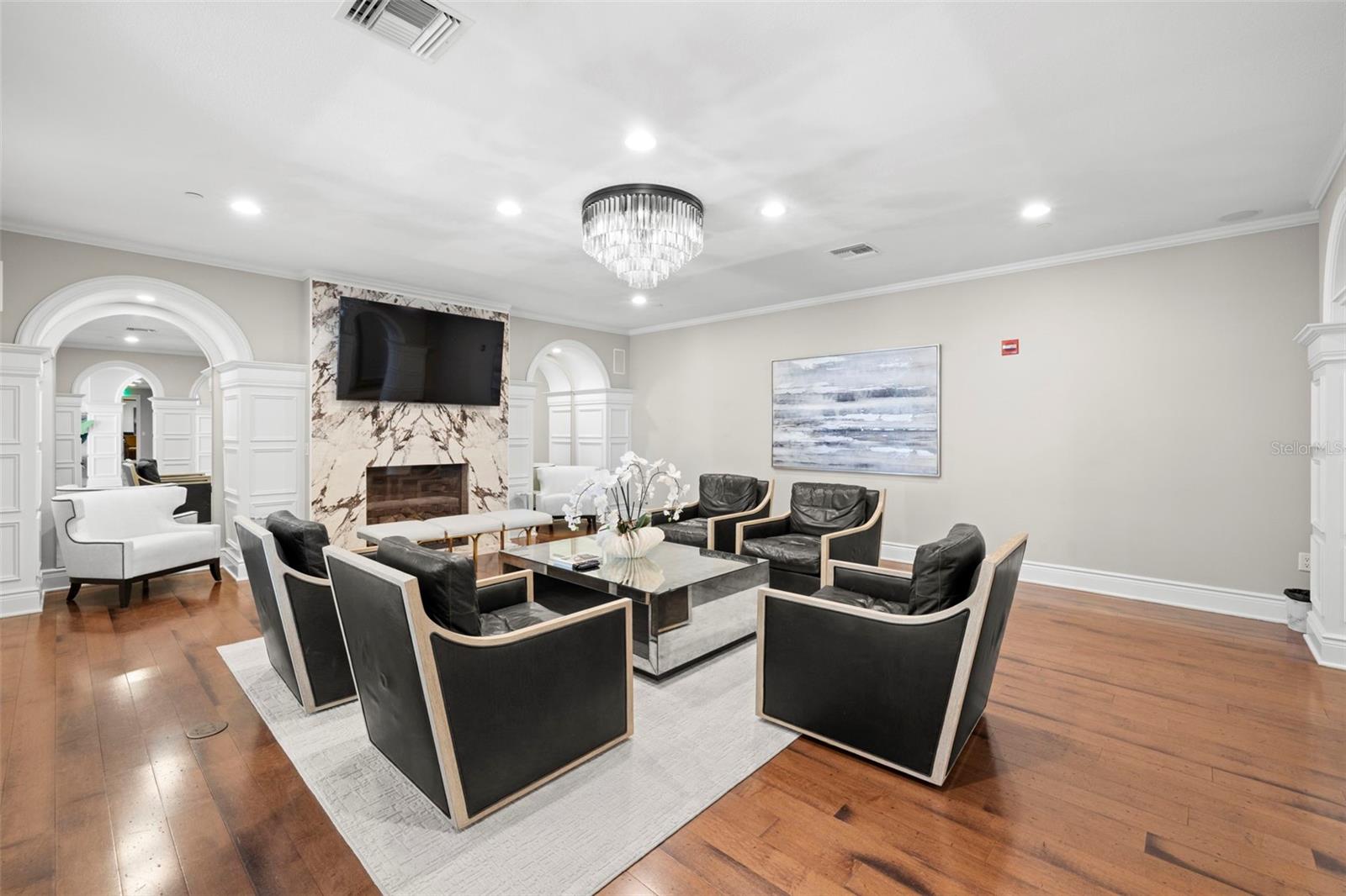 Image 33 of 47 For 11 Baymont Street 907