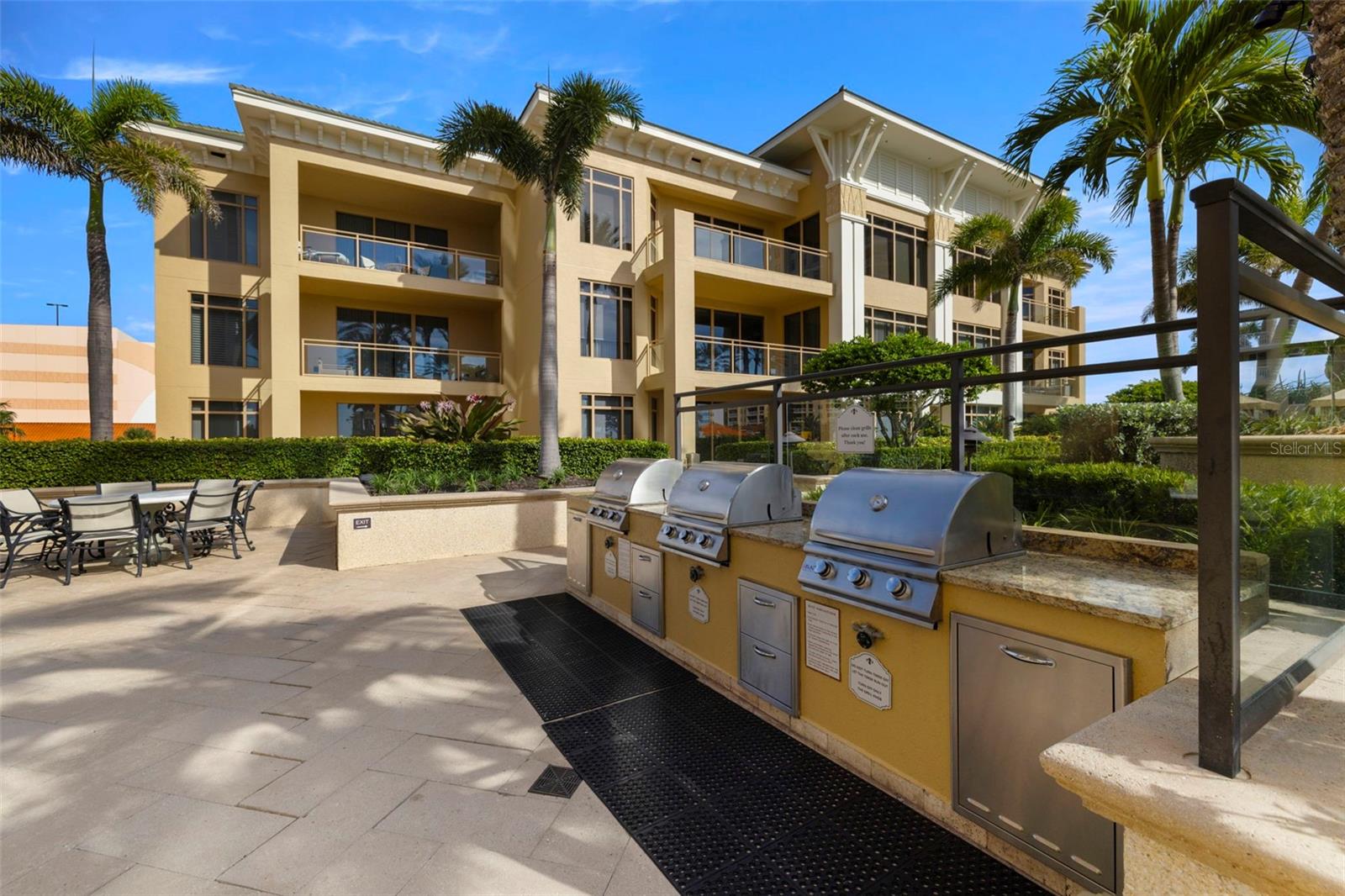 Image 35 of 47 For 11 Baymont Street 907