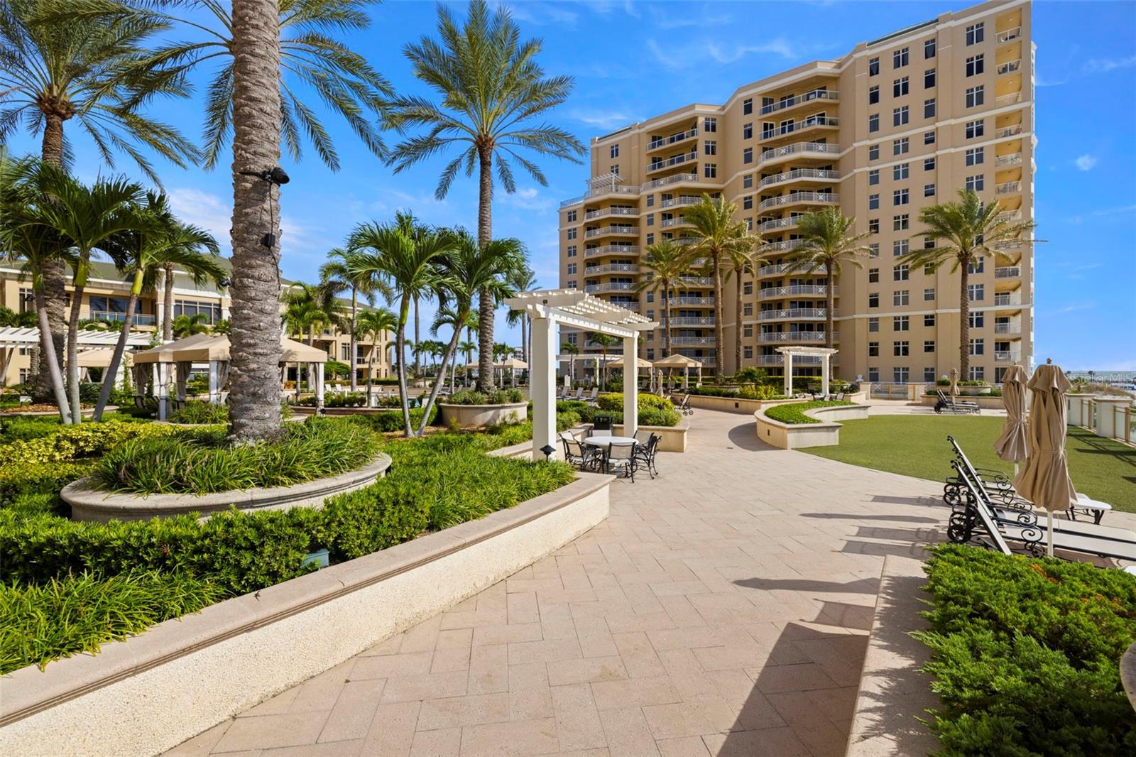 Image 37 of 47 For 11 Baymont Street 907