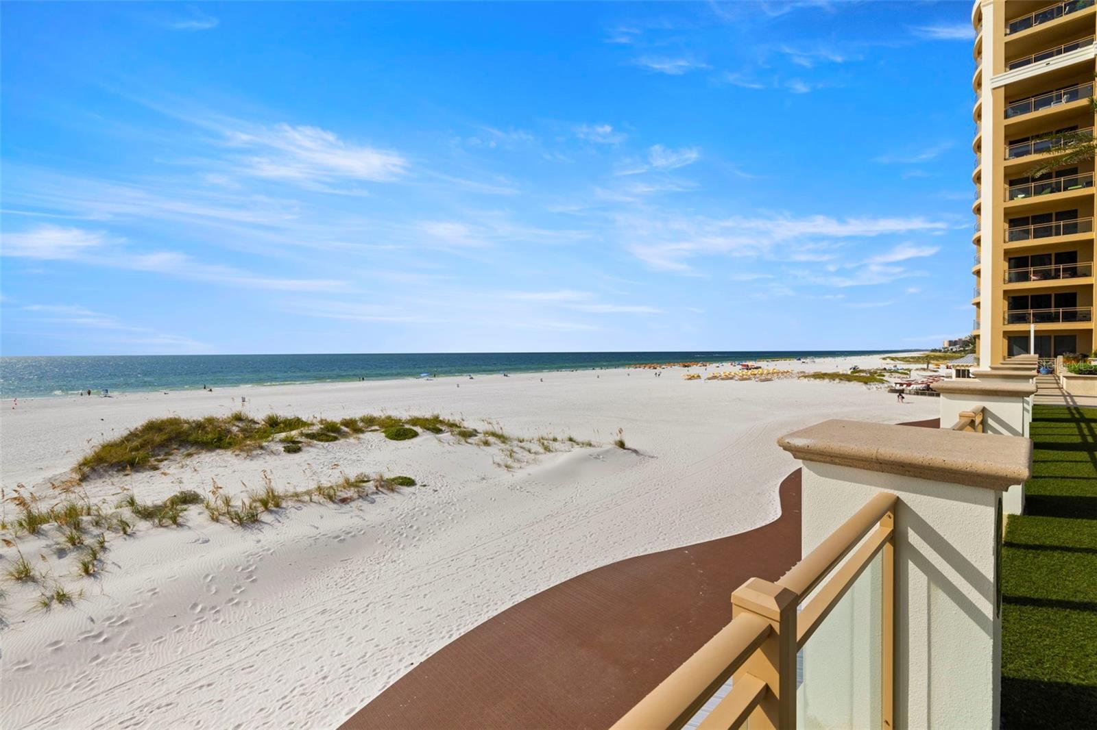 Image 38 of 47 For 11 Baymont Street 907