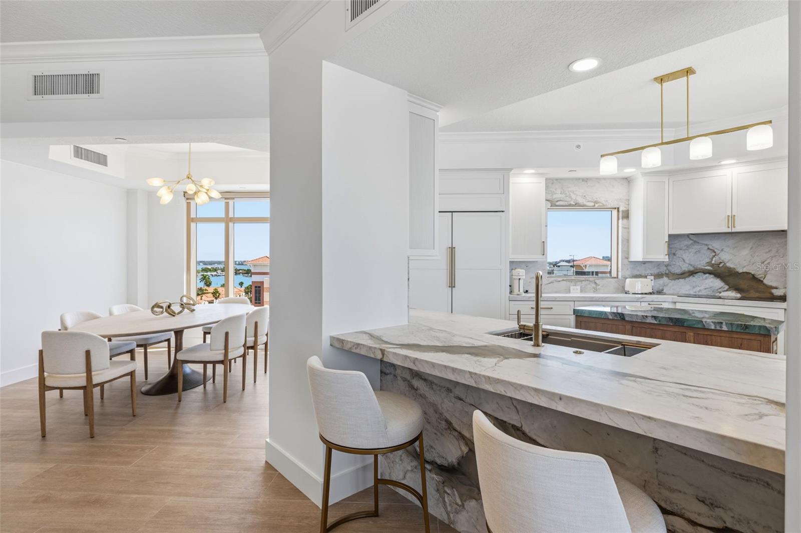 Image 7 of 47 For 11 Baymont Street 907