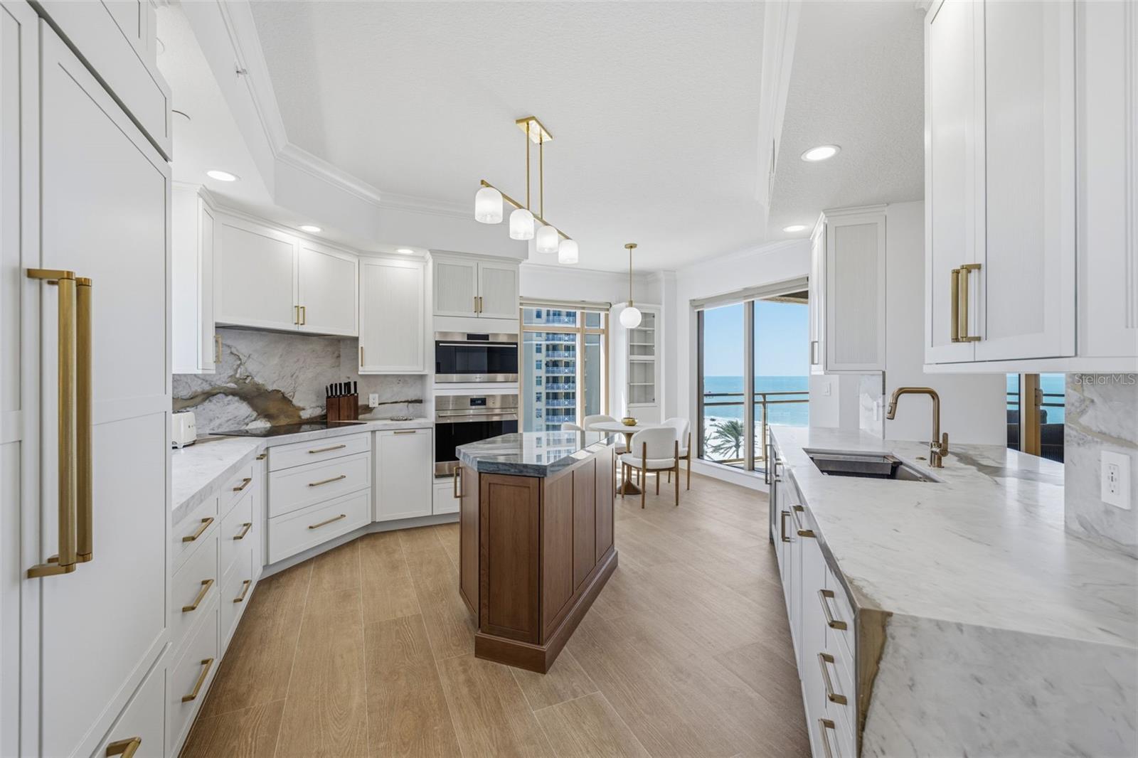 Image 8 of 47 For 11 Baymont Street 907