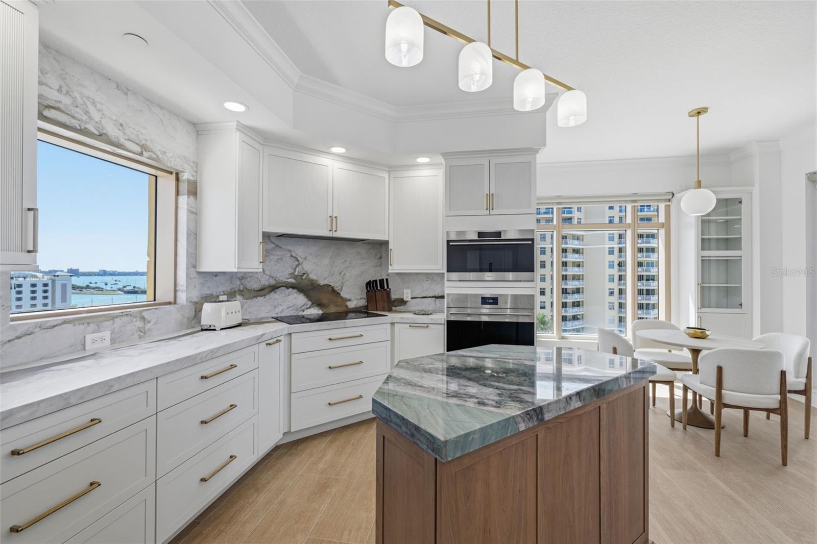 Image 9 of 47 For 11 Baymont Street 907