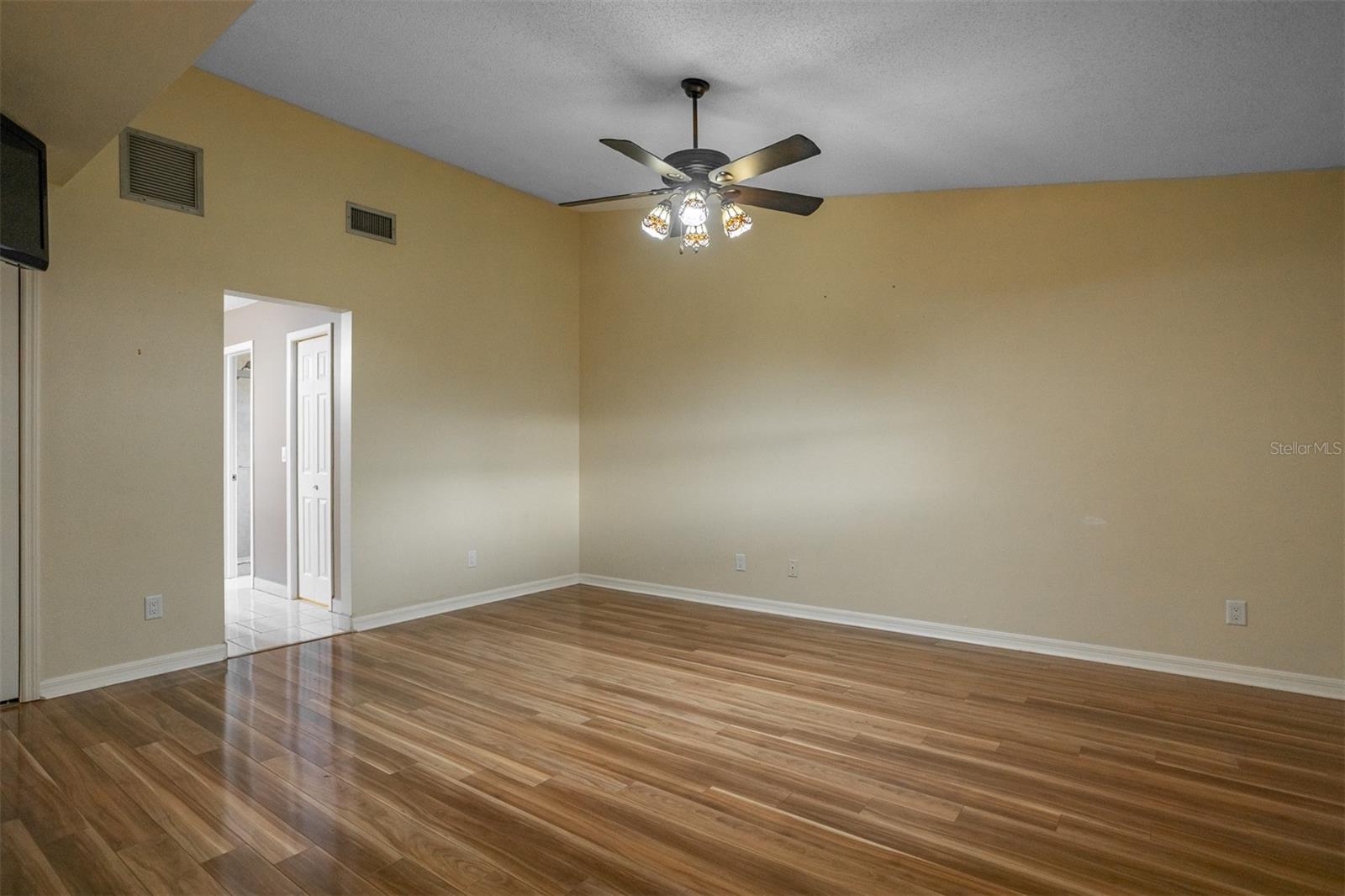 Image 18 of 39 For 8639 Leighton Drive