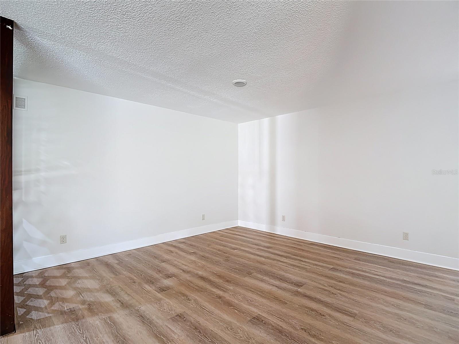 Image 14 of 88 For 4072 Belmoor Drive