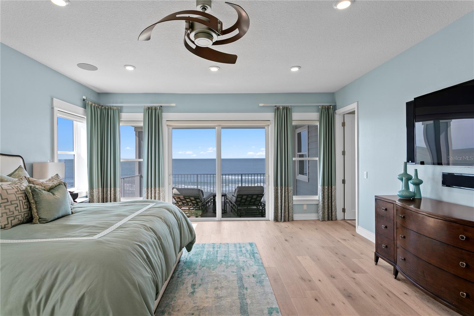 Image 35 of 92 For 15612 Gulf Boulevard