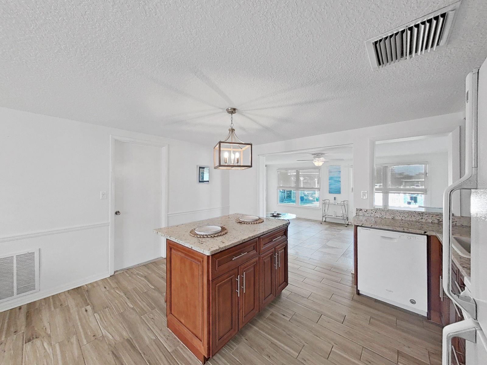 Image 15 of 31 For 2337 Hama Drive