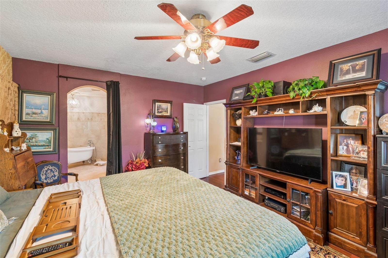 Image 15 of 56 For 9407 Chart House Court