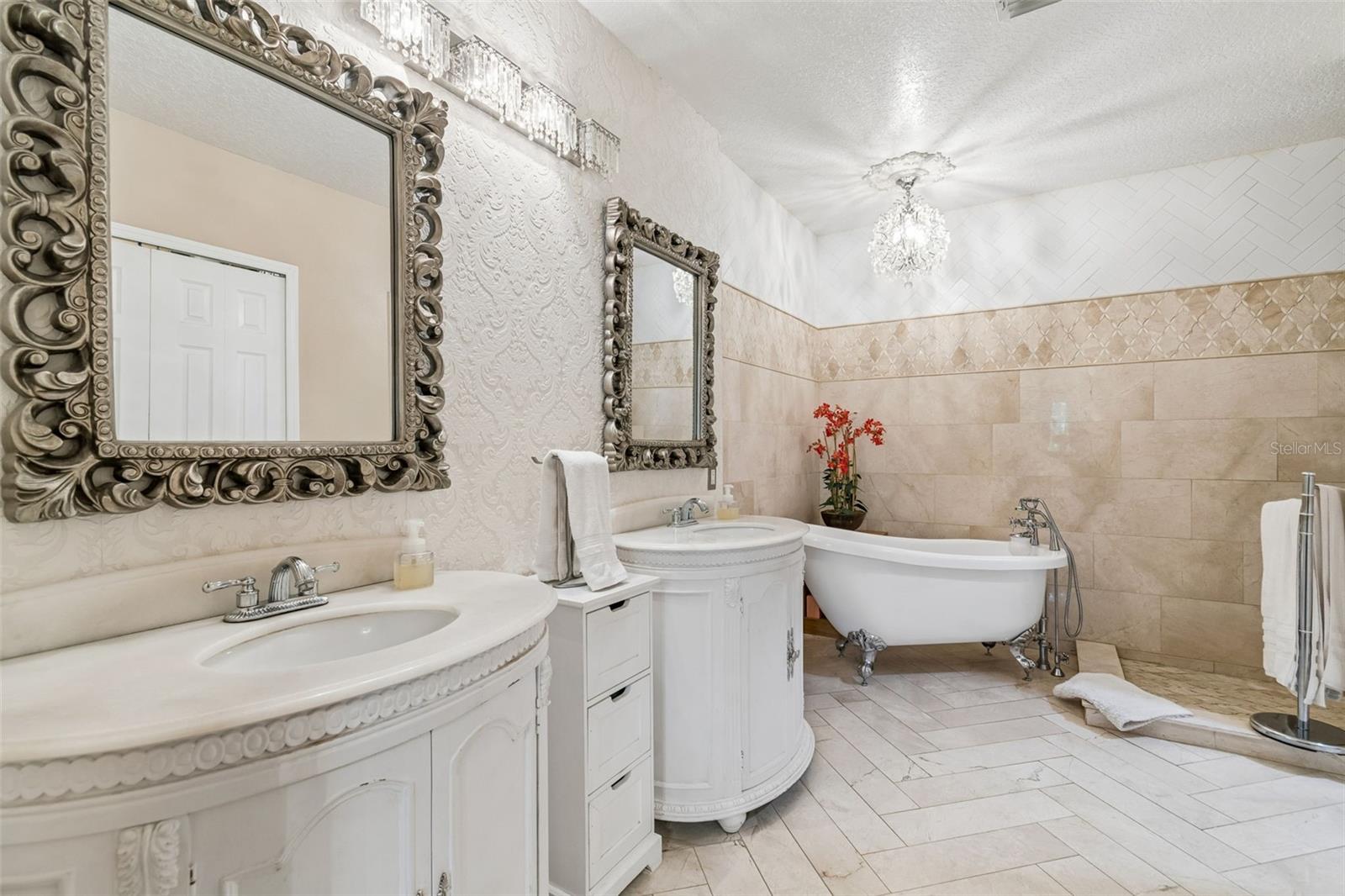 Image 16 of 56 For 9407 Chart House Court