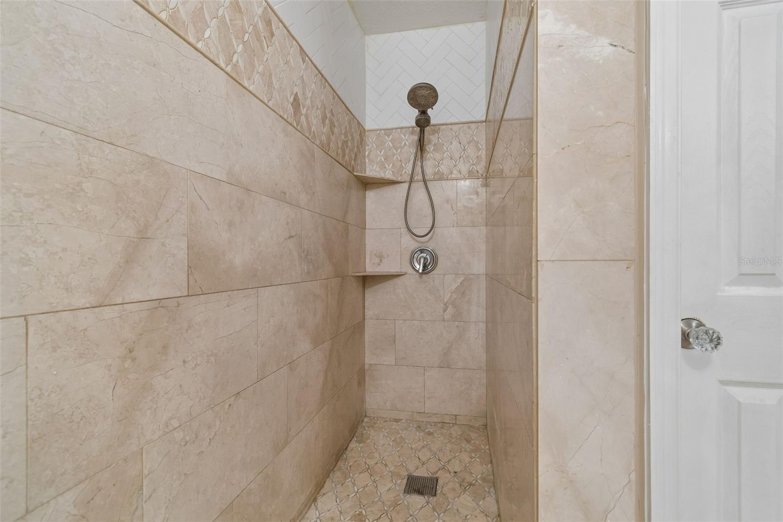 Image 18 of 56 For 9407 Chart House Court