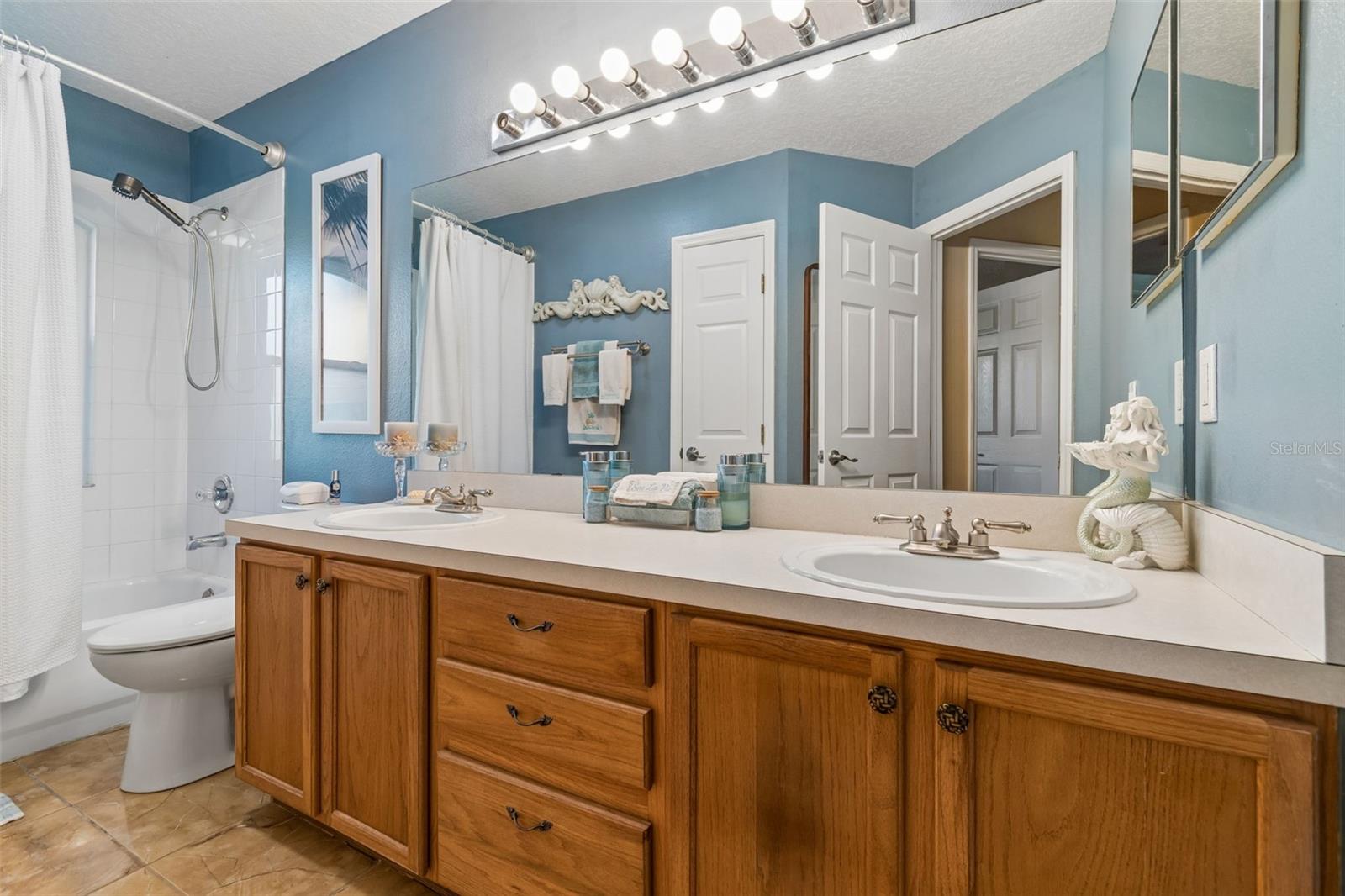 Image 29 of 56 For 9407 Chart House Court