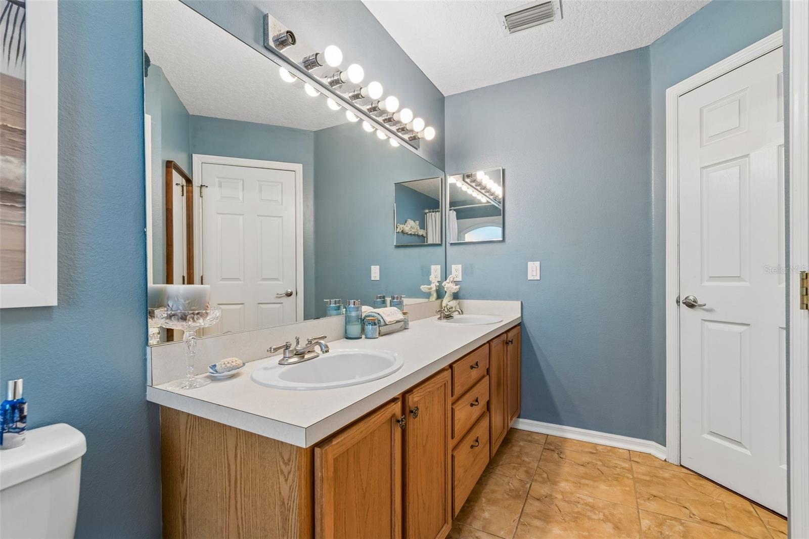 Image 30 of 56 For 9407 Chart House Court