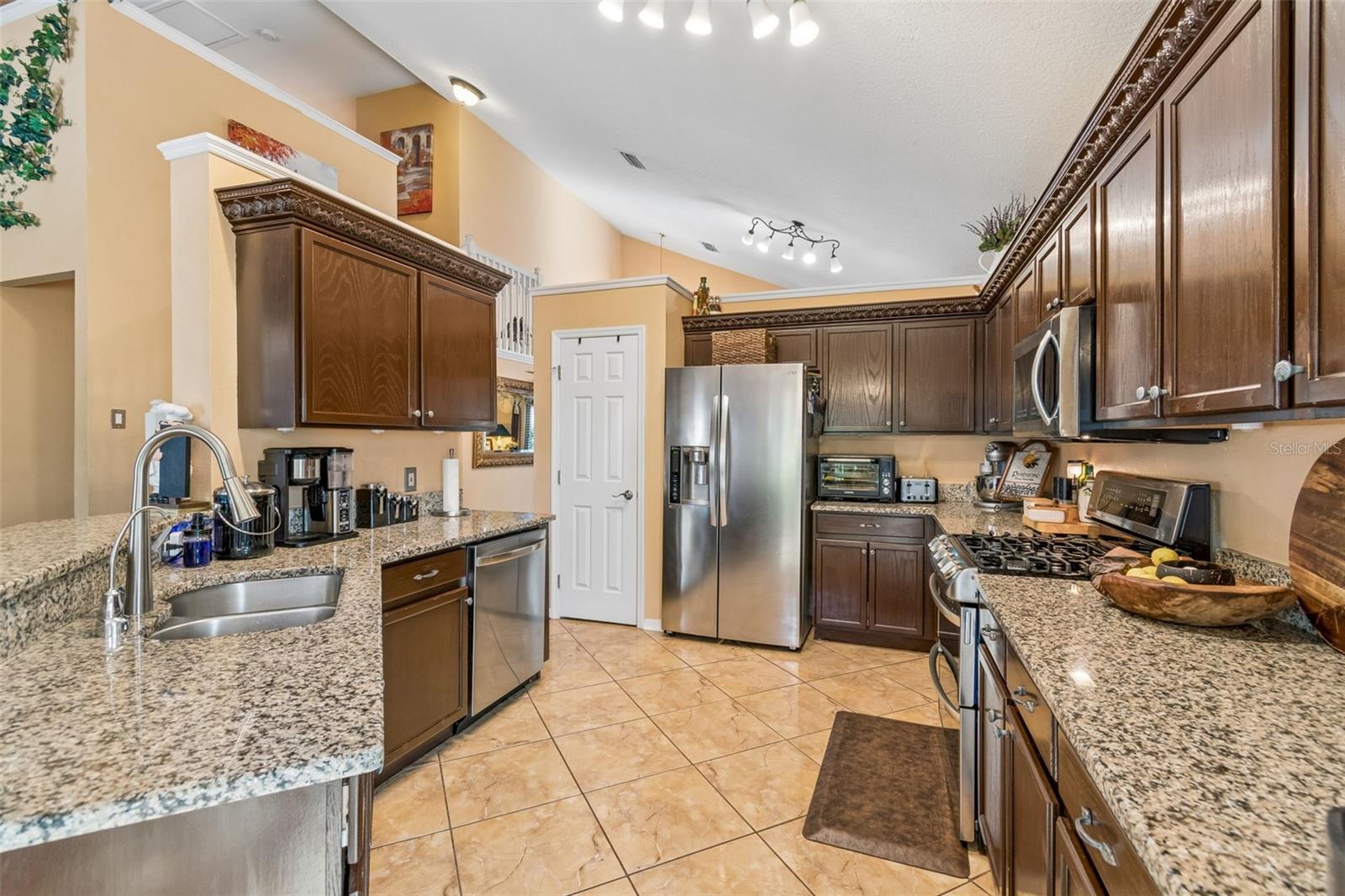 Image 9 of 56 For 9407 Chart House Court