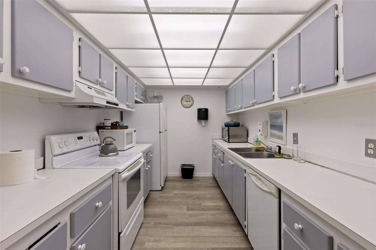 Image 11 of 18 For 255 Dolphin Point 513