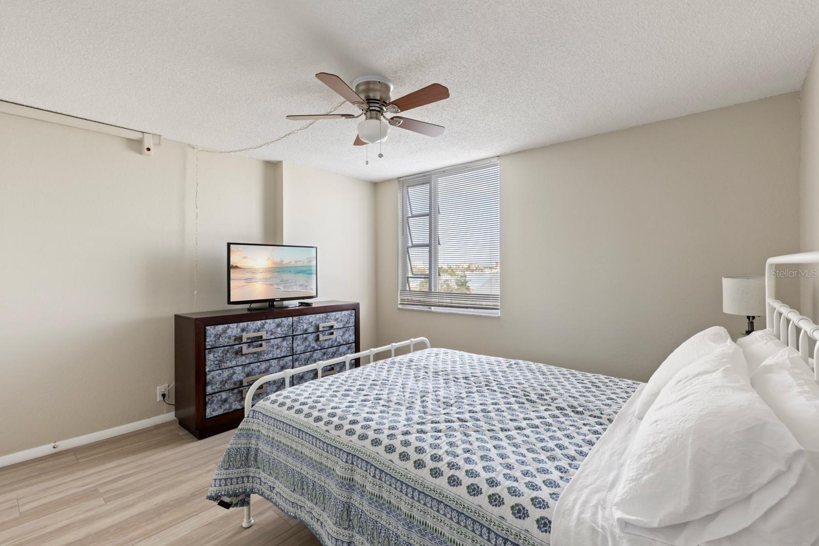 Image 13 of 18 For 255 Dolphin Point 513