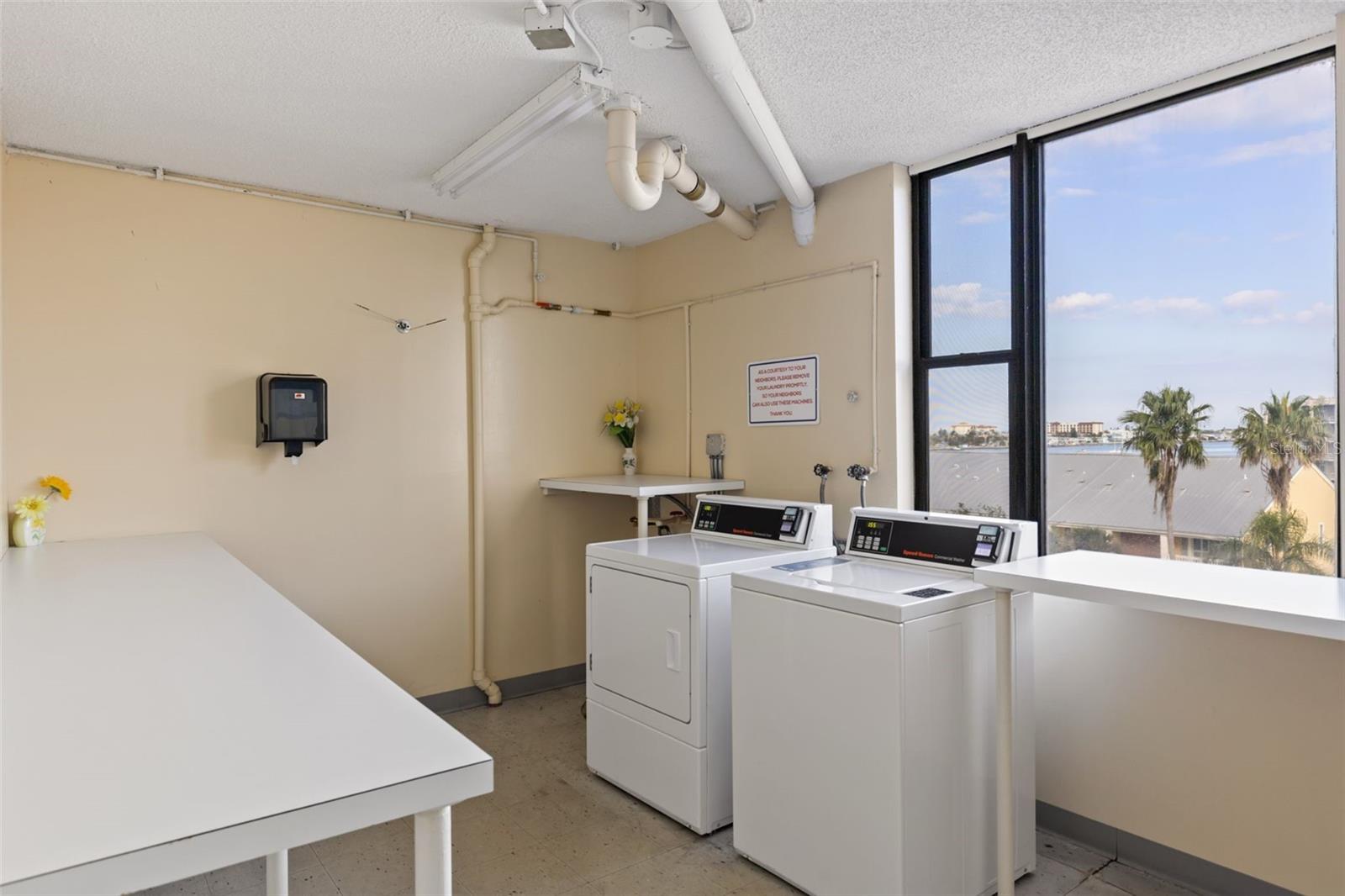 Image 16 of 18 For 255 Dolphin Point 513