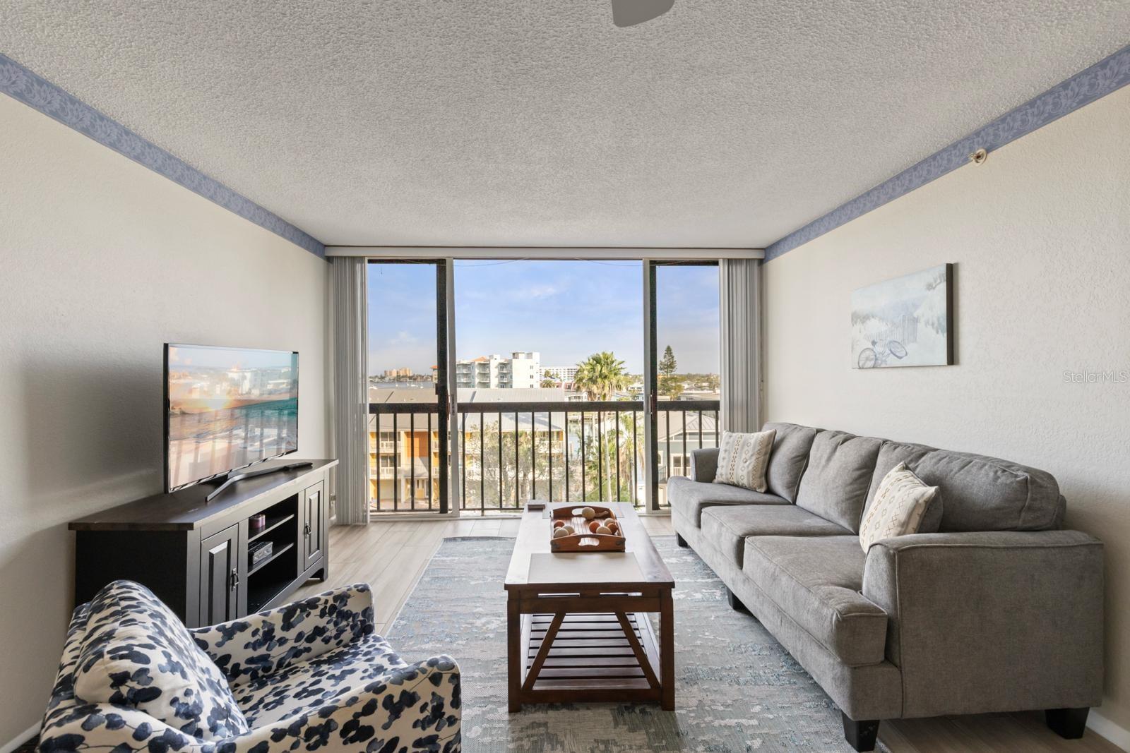 Image 5 of 18 For 255 Dolphin Point 513