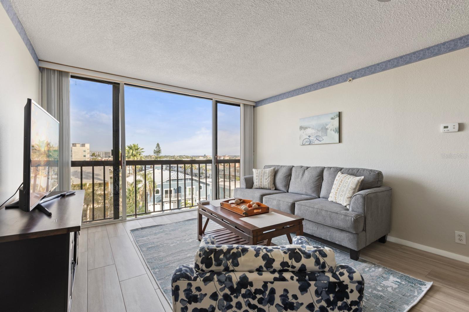 Image 6 of 18 For 255 Dolphin Point 513