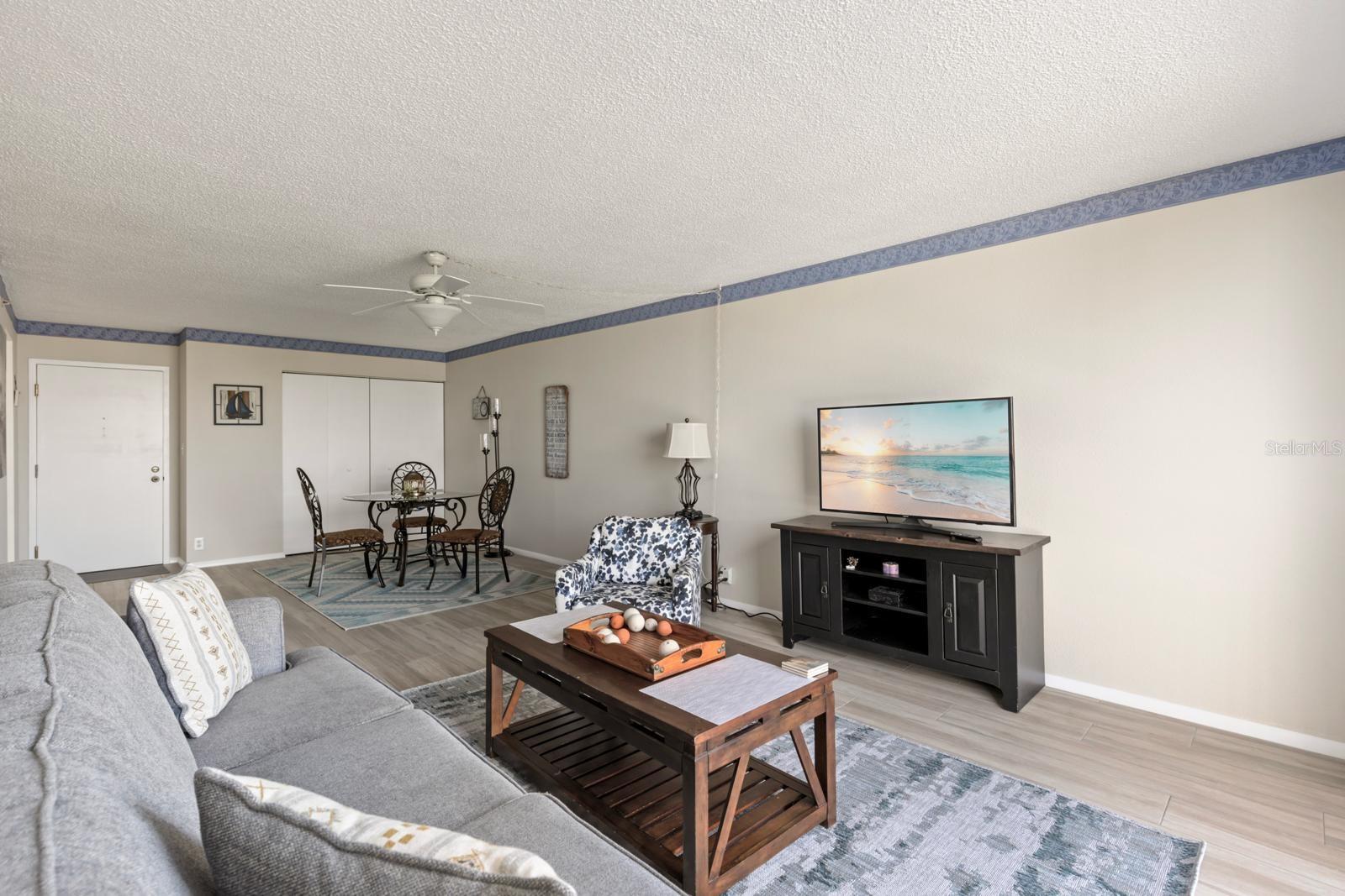 Image 9 of 18 For 255 Dolphin Point 513