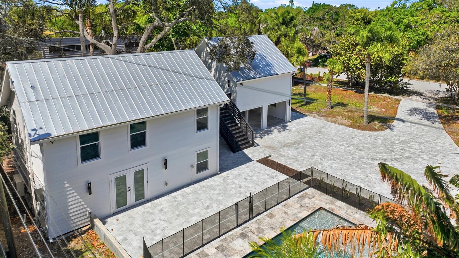 Image 13 of 72 For 1109 Charles Street