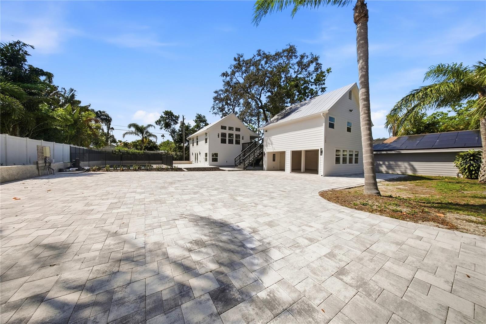 Image 14 of 72 For 1109 Charles Street