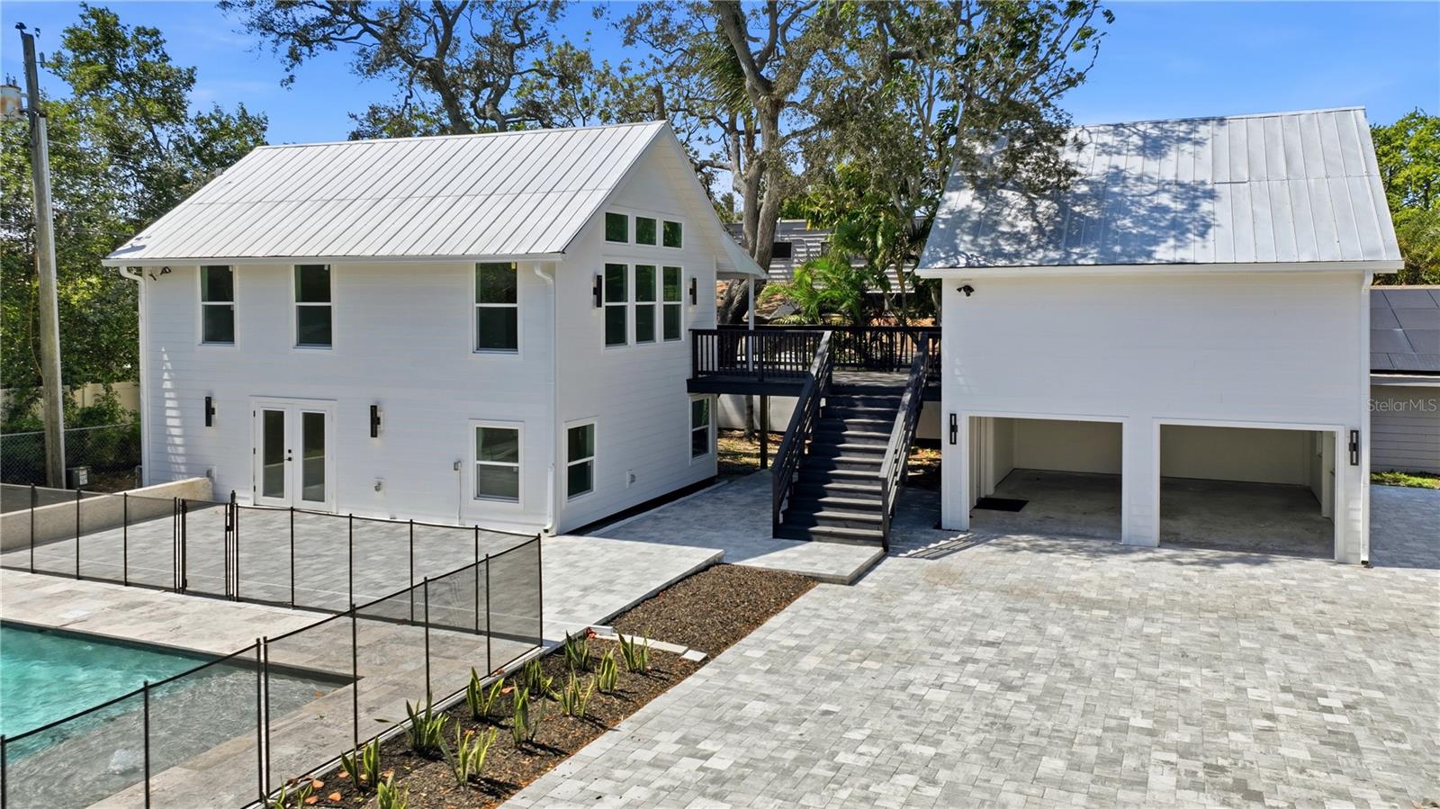 Image 2 of 72 For 1109 Charles Street