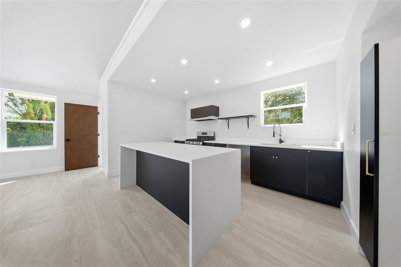 Image 26 of 72 For 1109 Charles Street