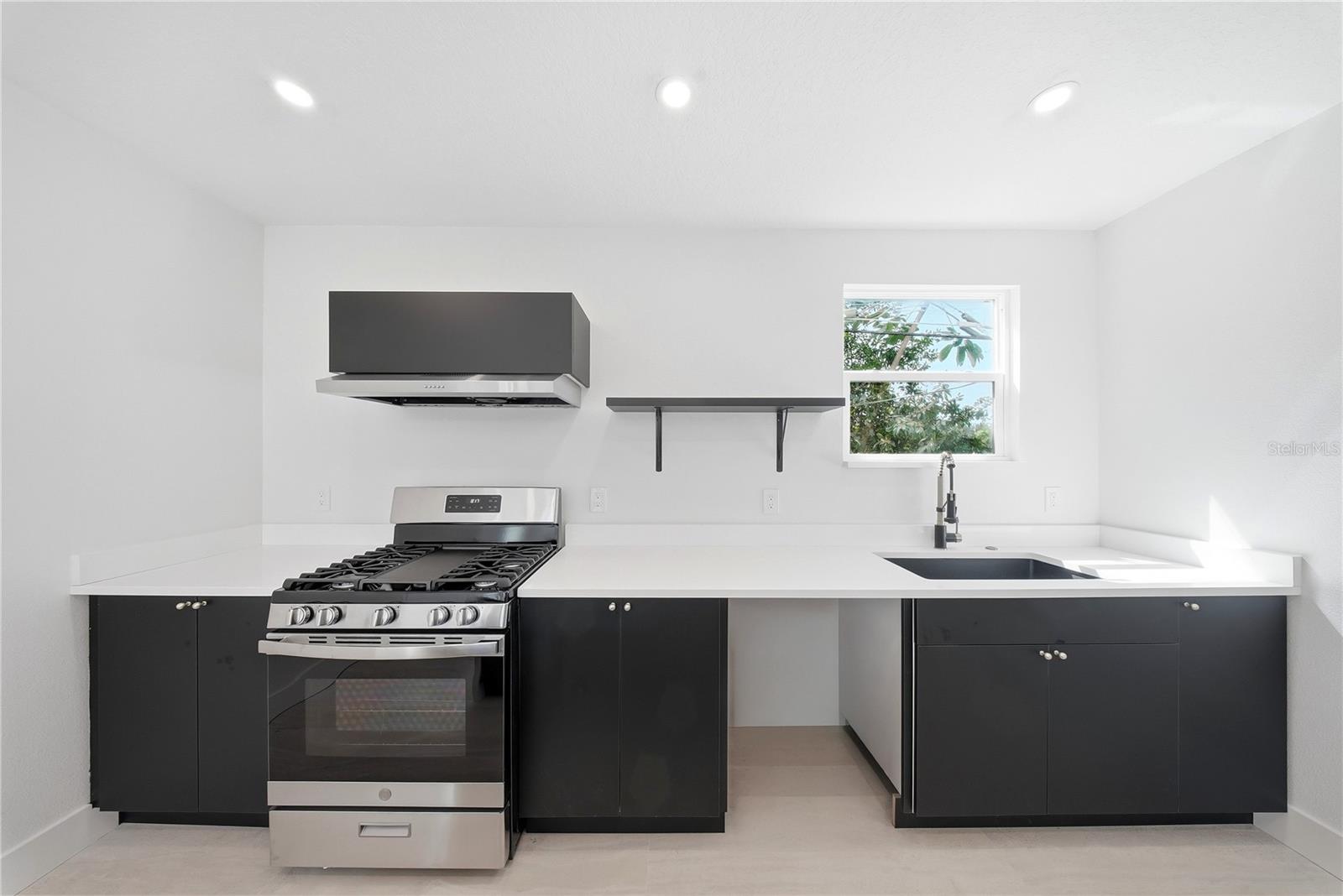 Image 27 of 72 For 1109 Charles Street