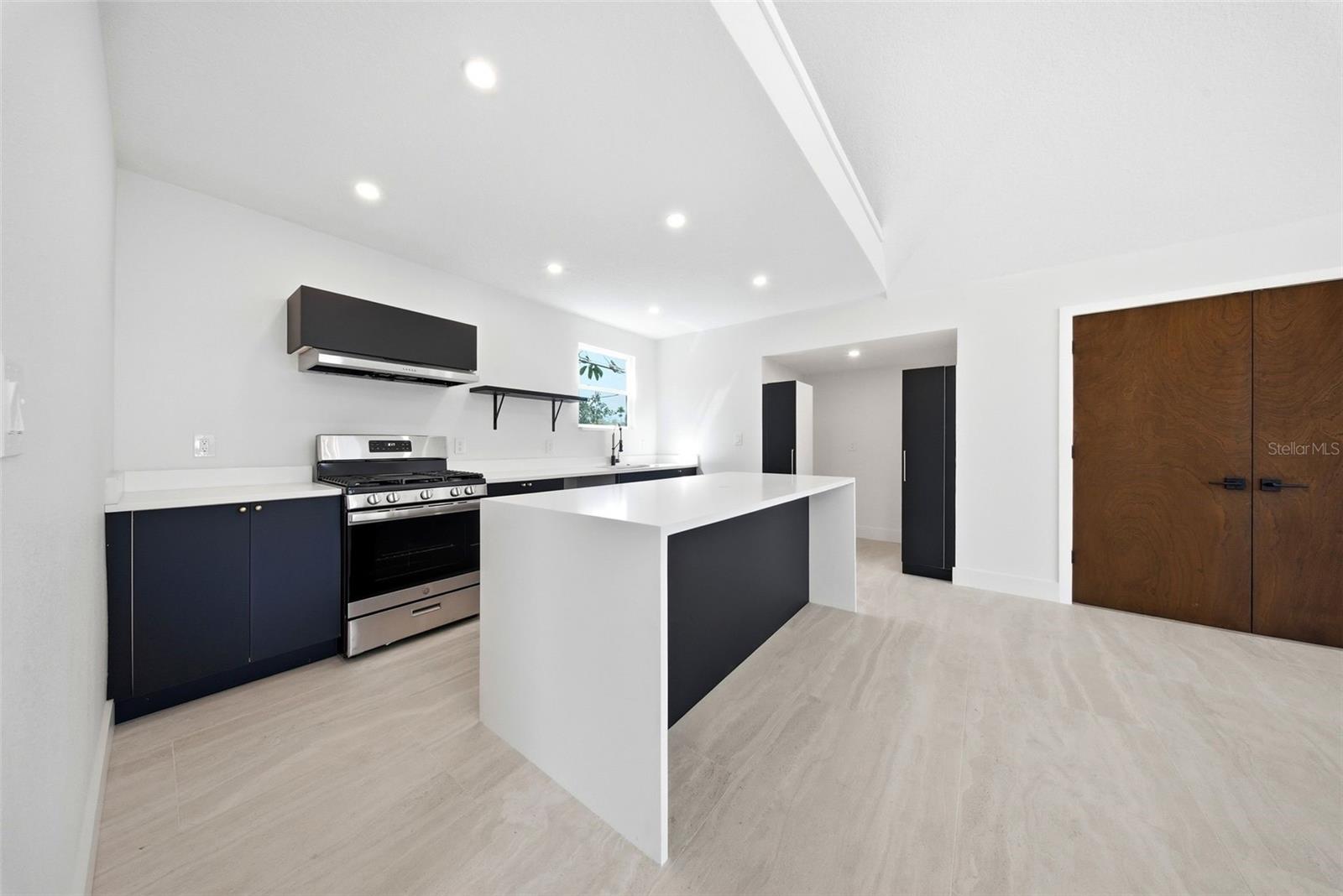 Image 28 of 72 For 1109 Charles Street