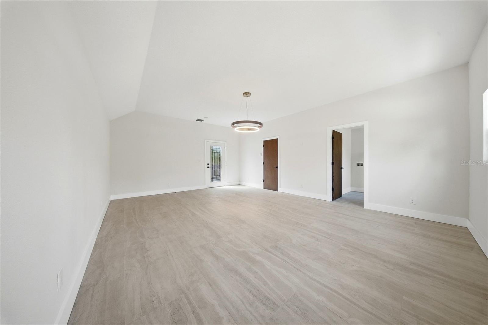 Image 34 of 72 For 1109 Charles Street