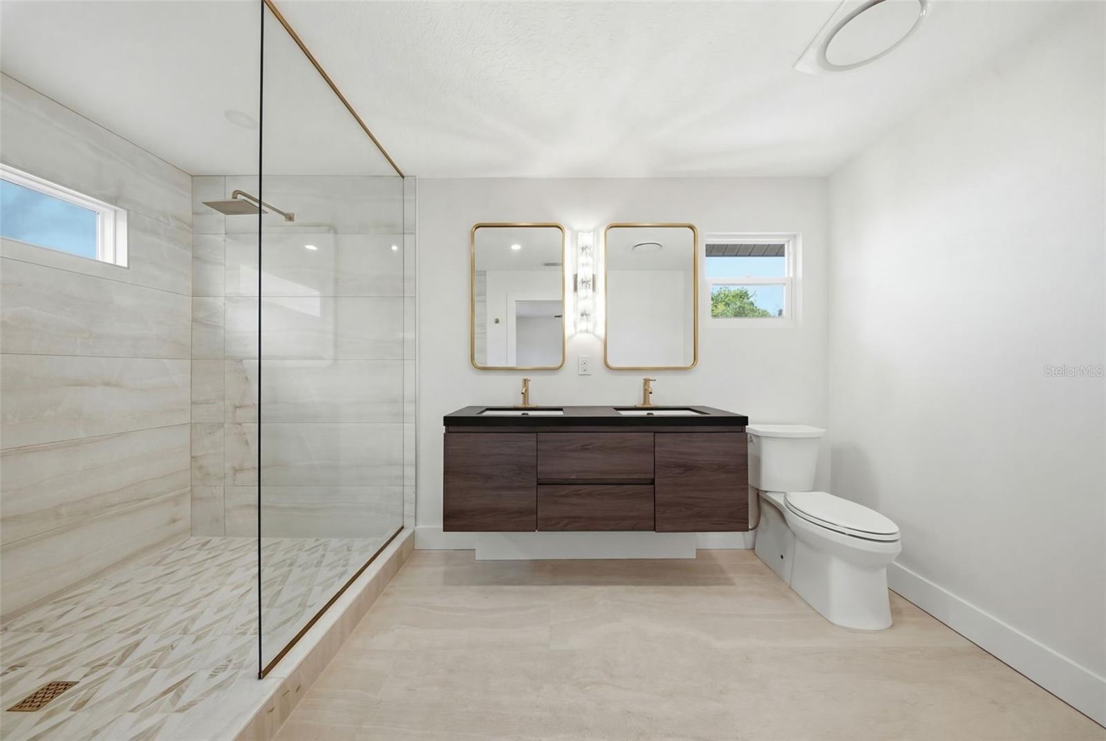 Image 38 of 72 For 1109 Charles Street