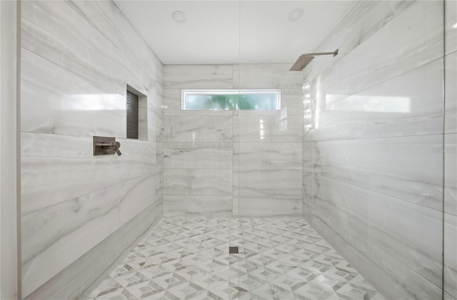 Image 39 of 72 For 1109 Charles Street