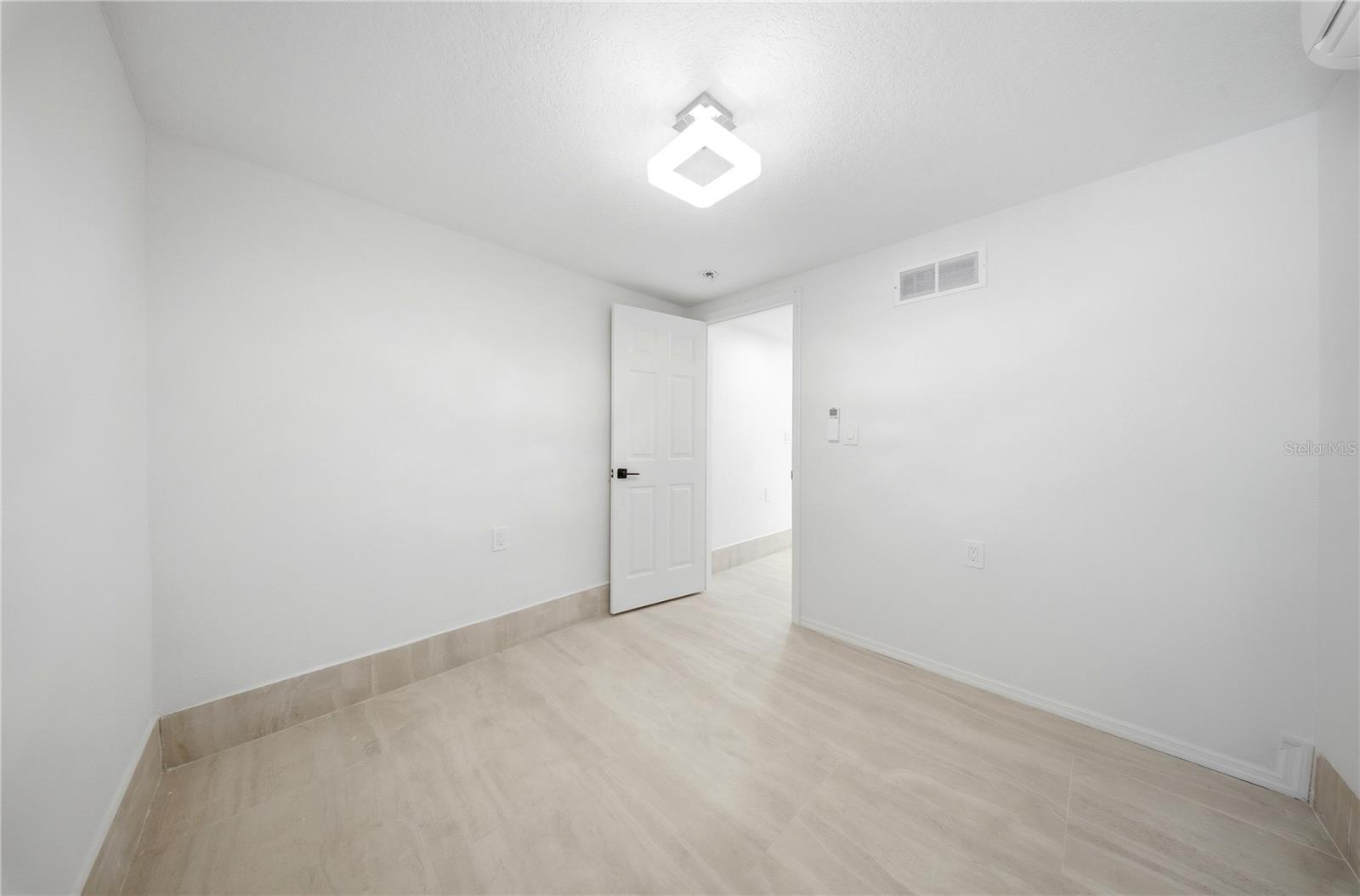 Image 55 of 72 For 1109 Charles Street