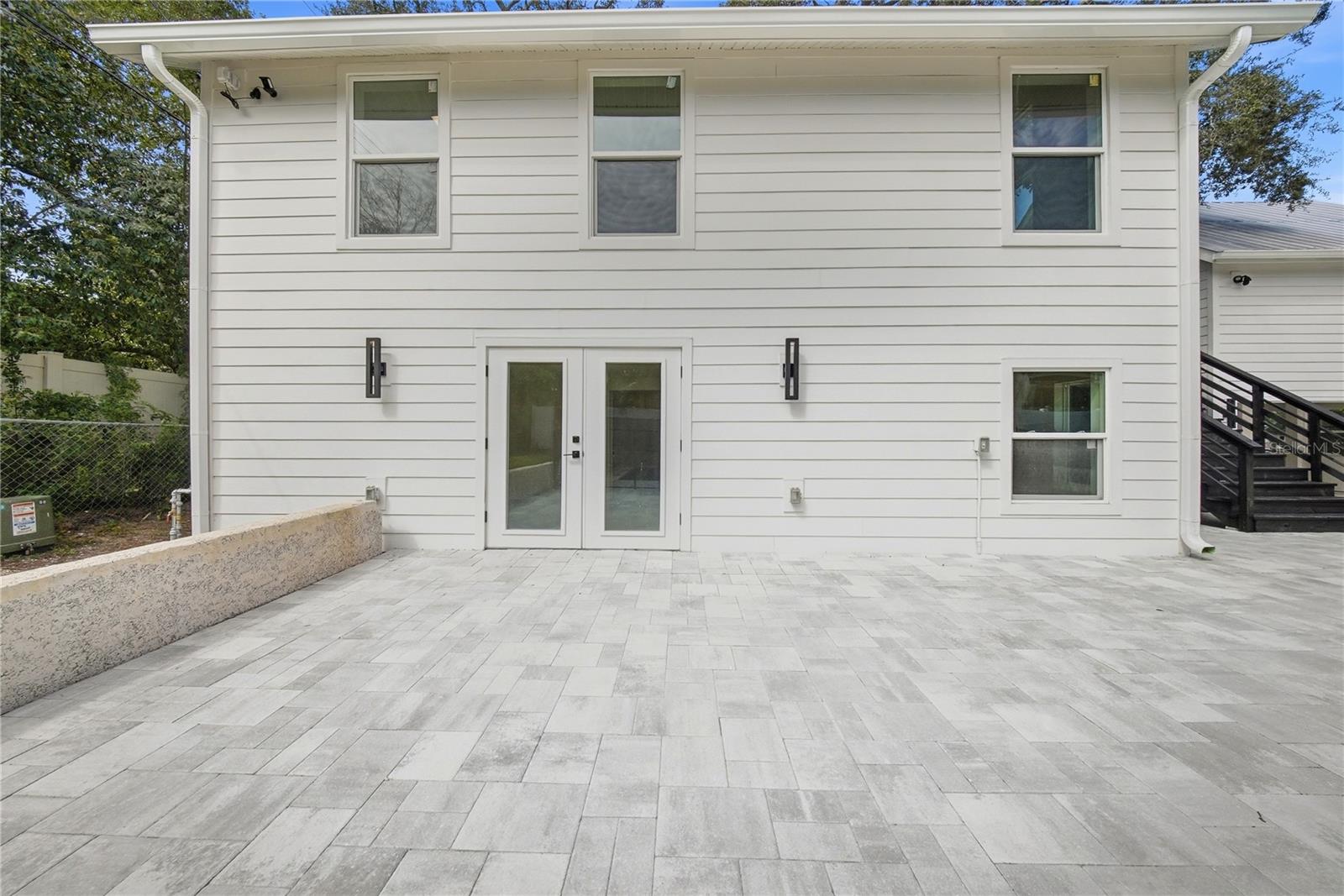 Image 8 of 72 For 1109 Charles Street