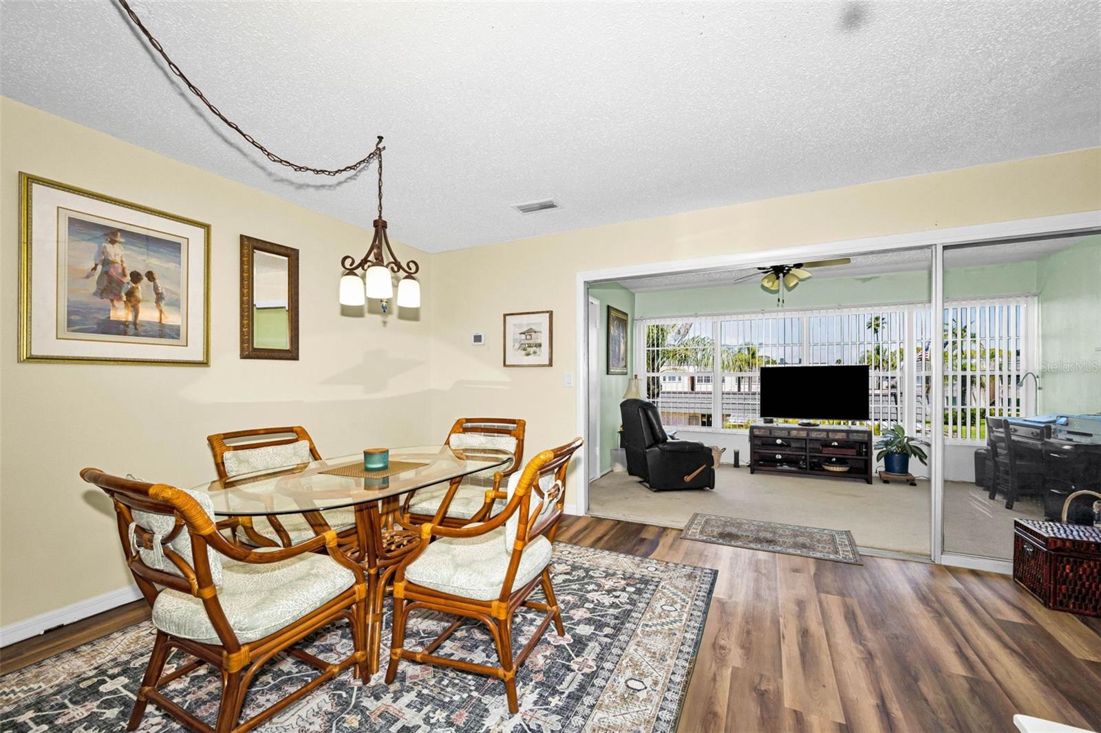 Image 10 of 44 For 219 Elmwood Circle 219