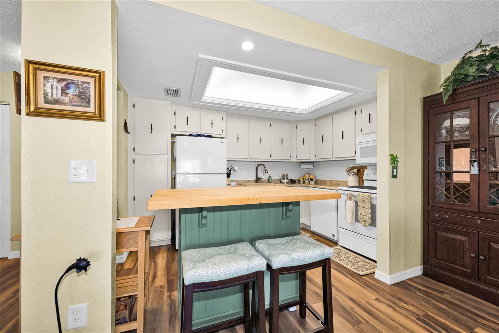 Image 16 of 44 For 219 Elmwood Circle 219