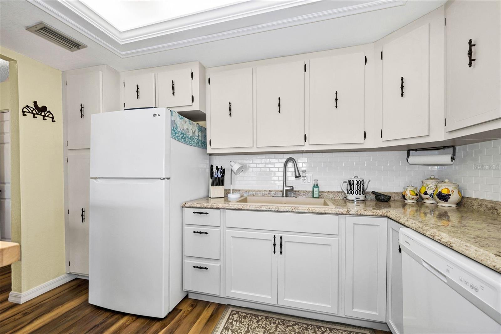 Image 17 of 44 For 219 Elmwood Circle 219